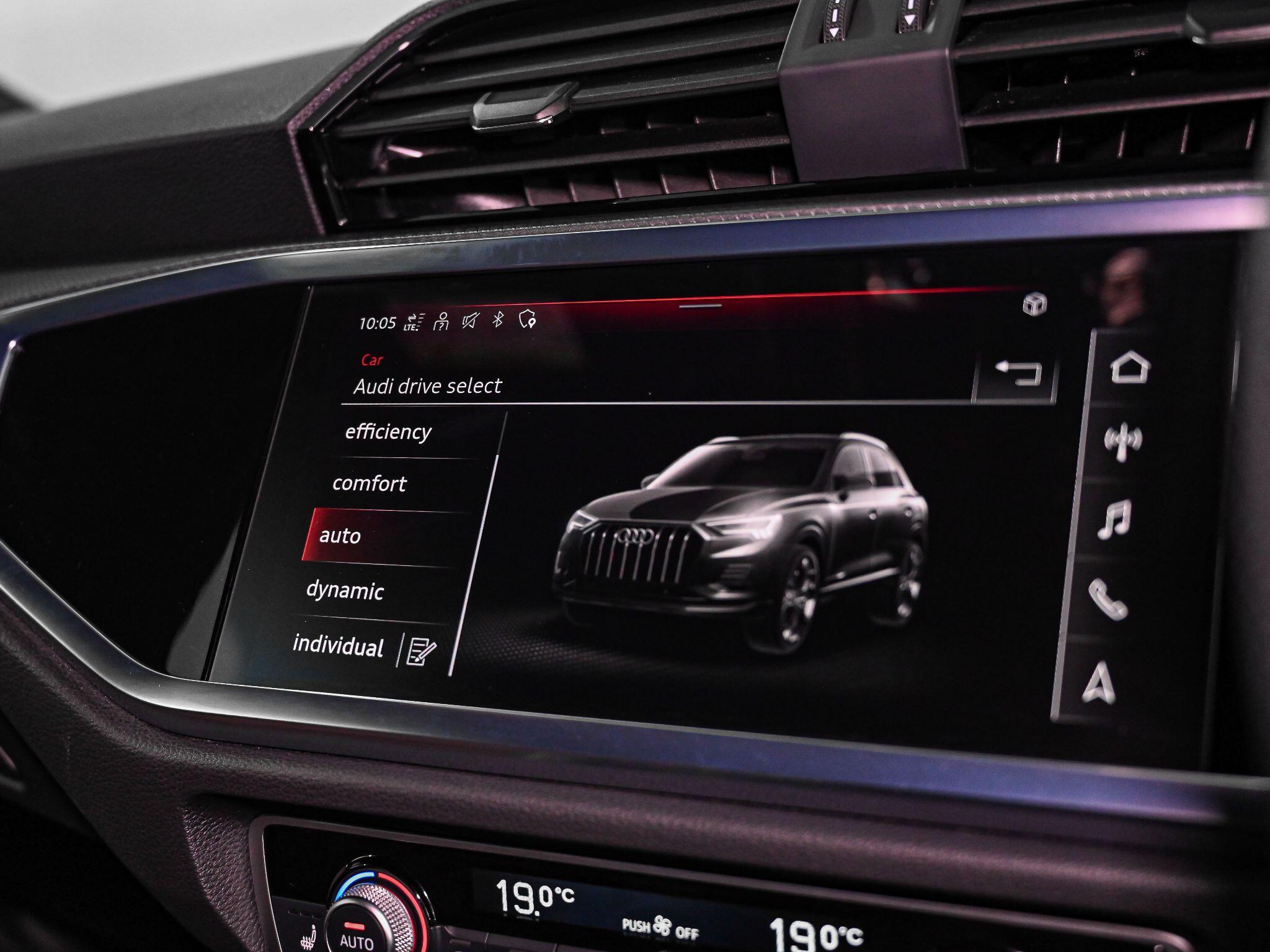 Audi Q3 view 15