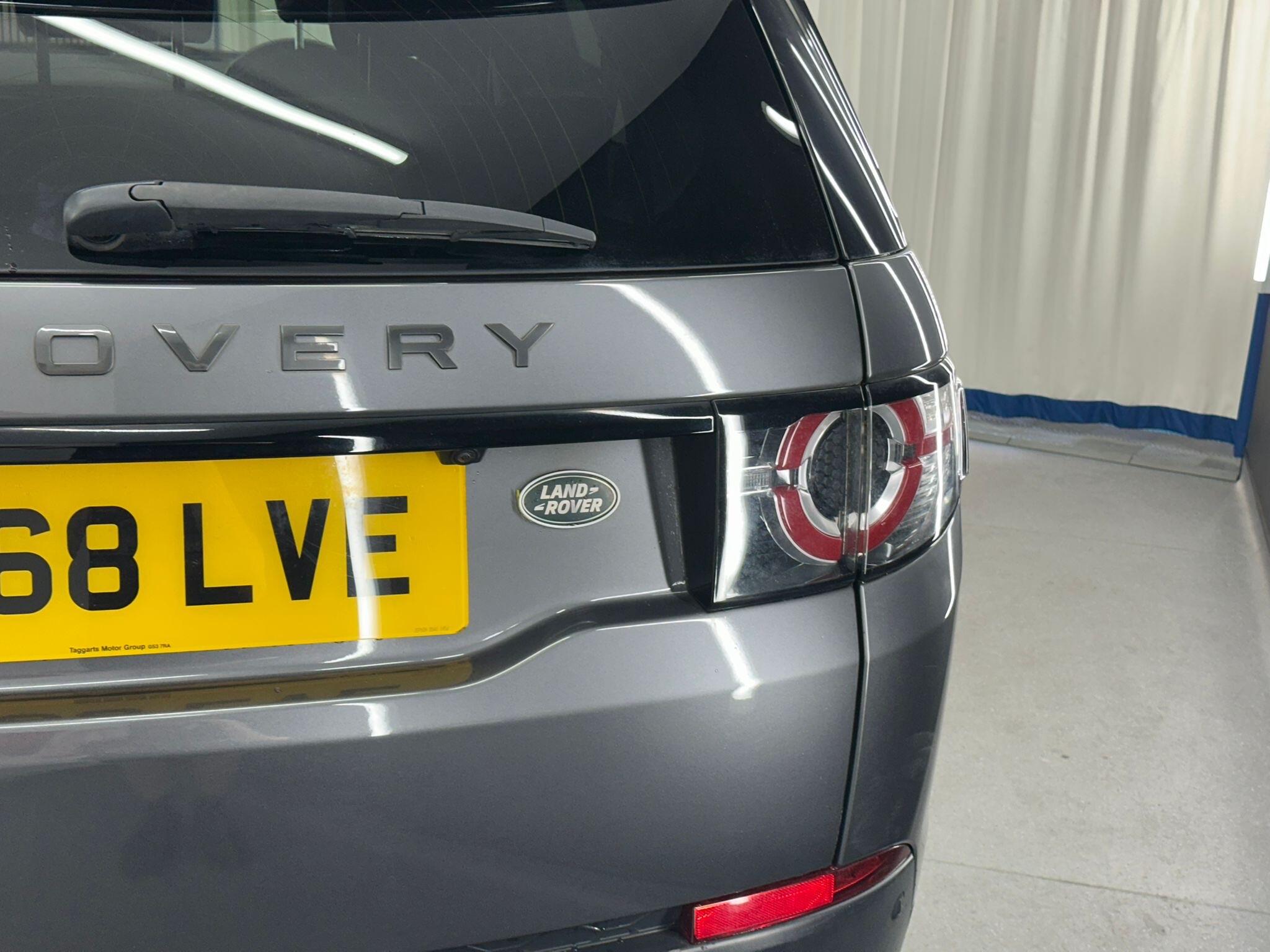 Land Rover Discovery Sport view 9