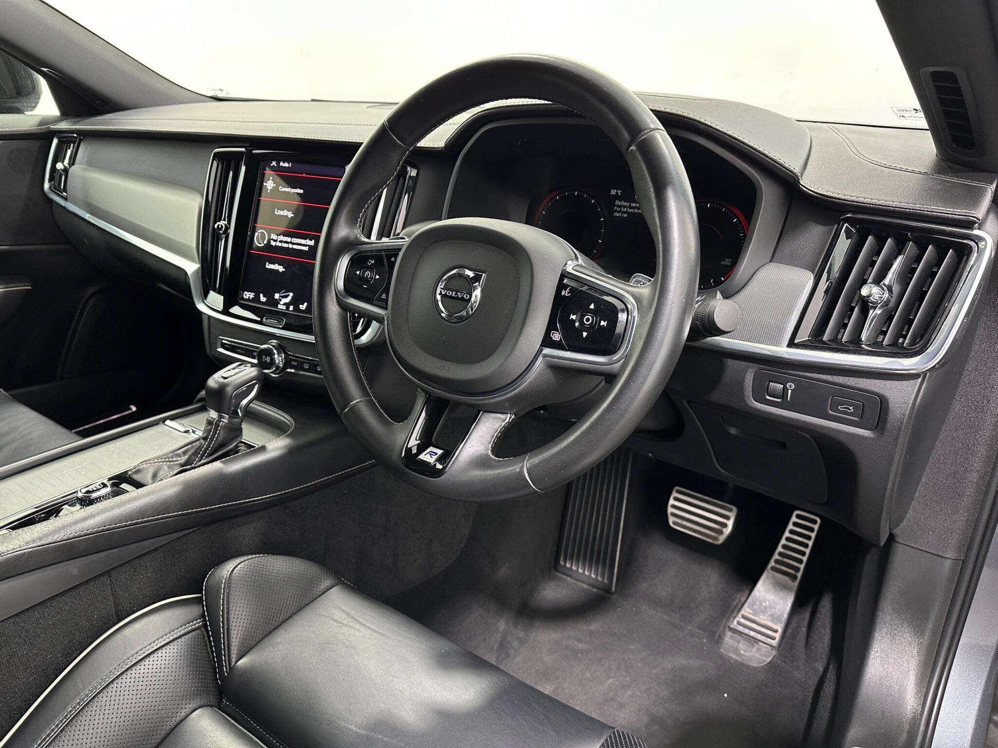 Volvo S90 view 11