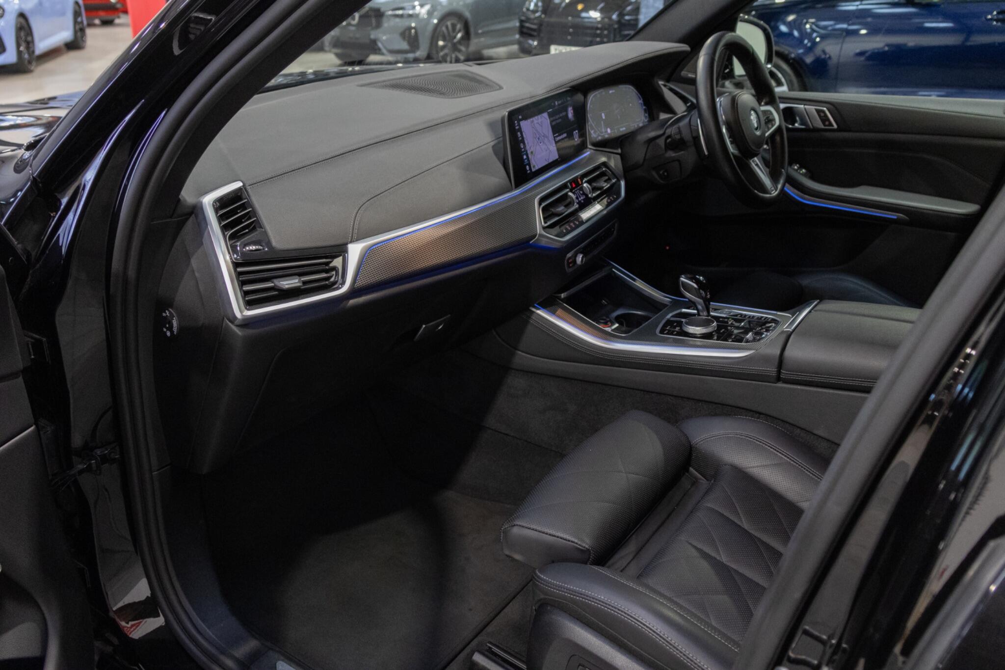 BMW X5 view 16
