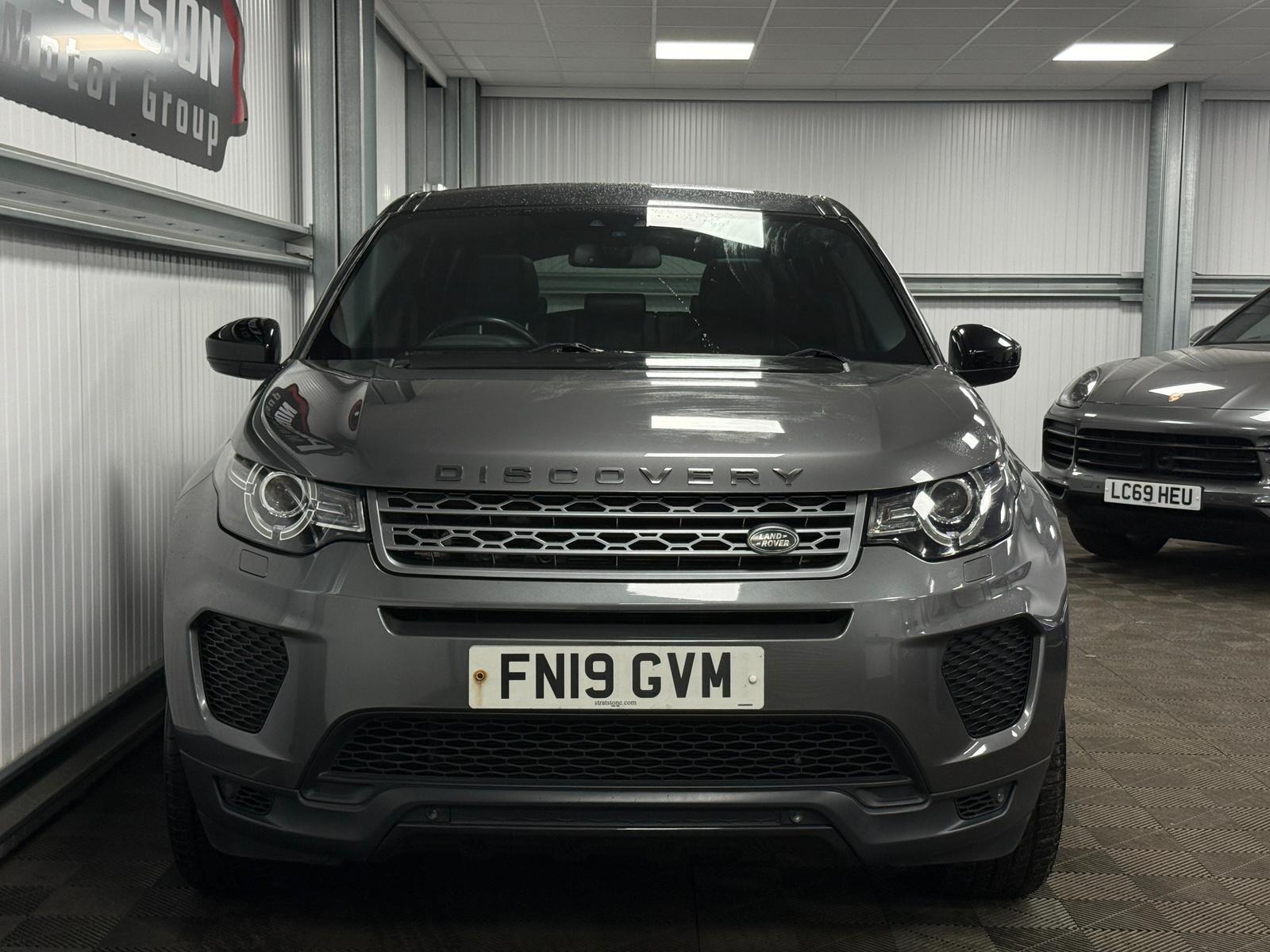 Land Rover Discovery Sport view 6