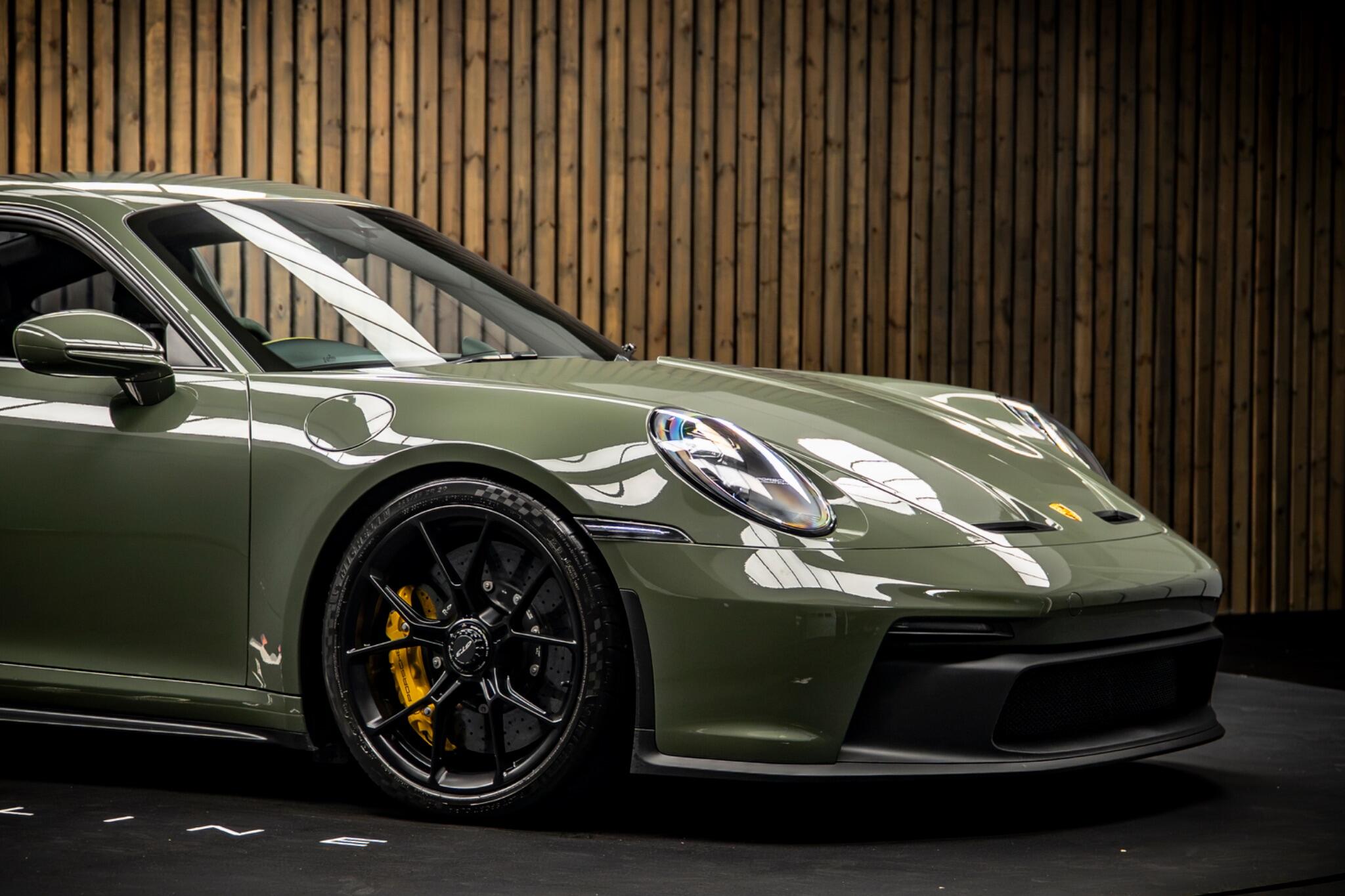 Porsche 911 view 10
