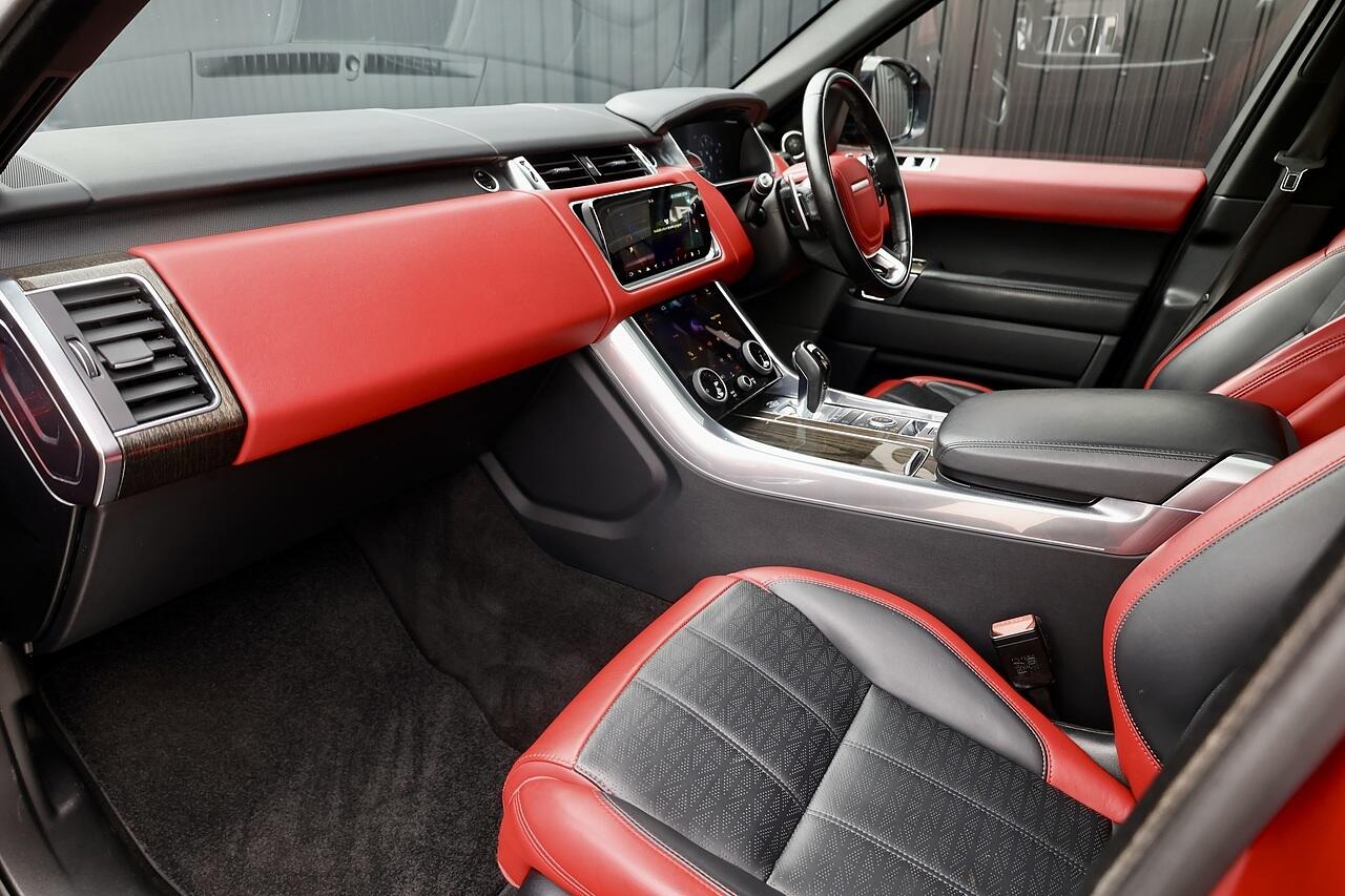 Land Rover Range Rover Sport view 3
