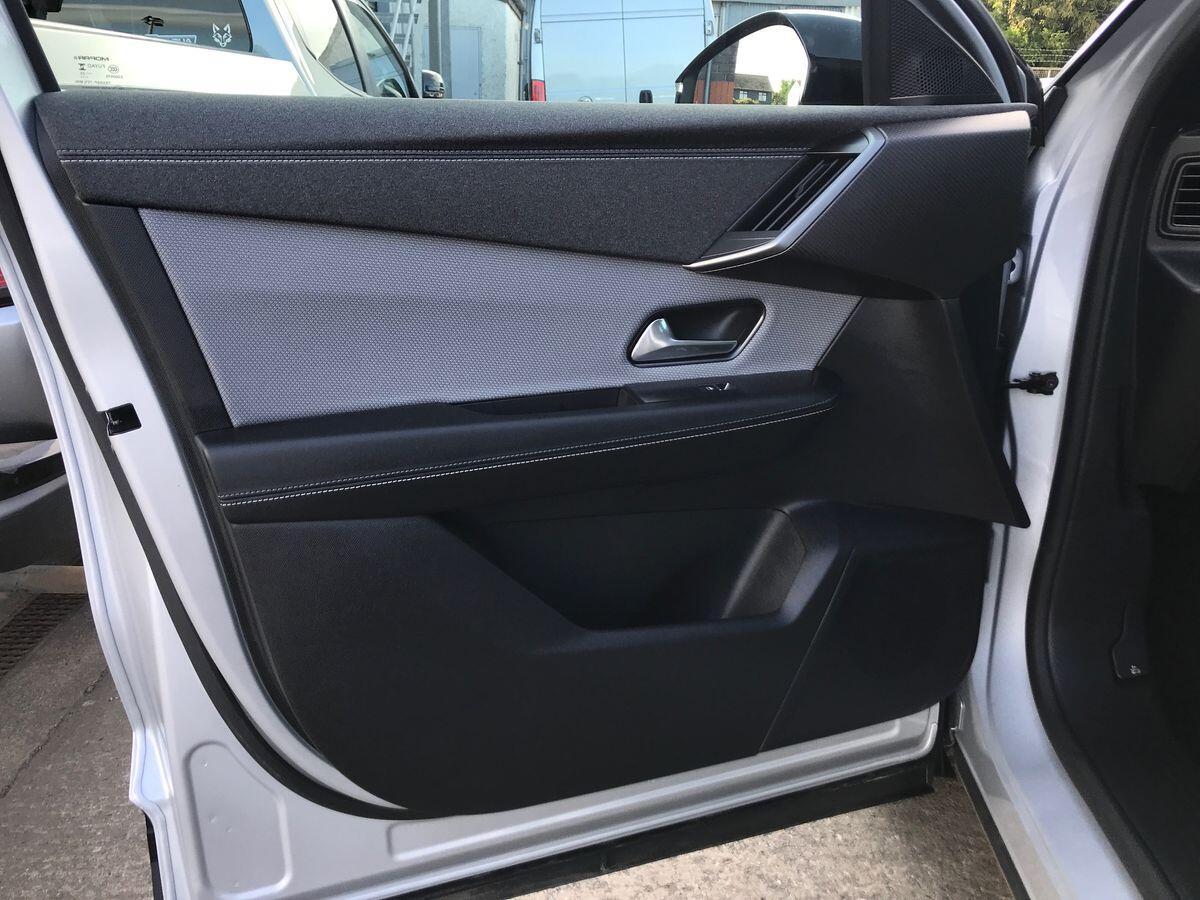 Vauxhall Grandland view 18