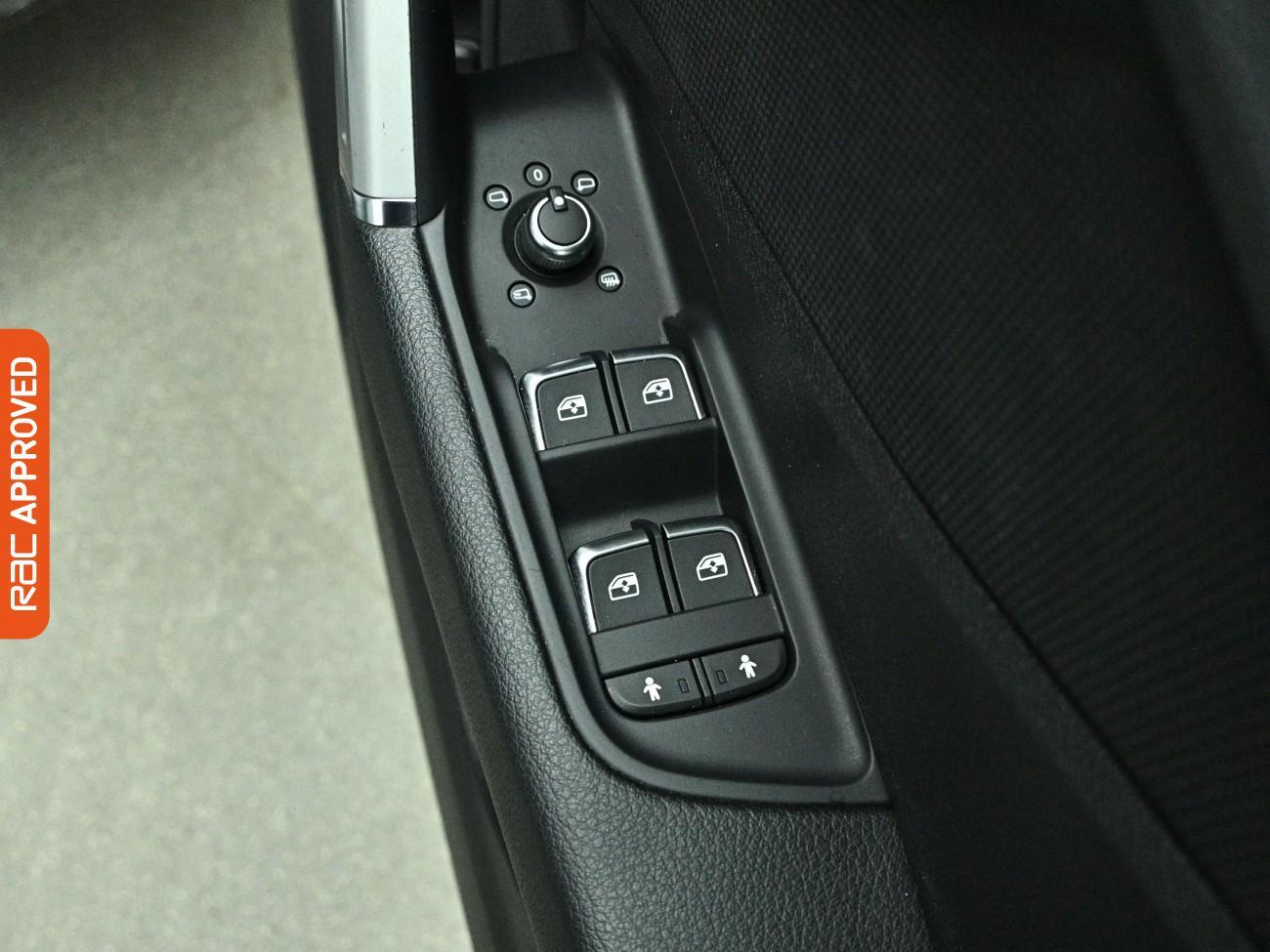 Audi Q2 view 23