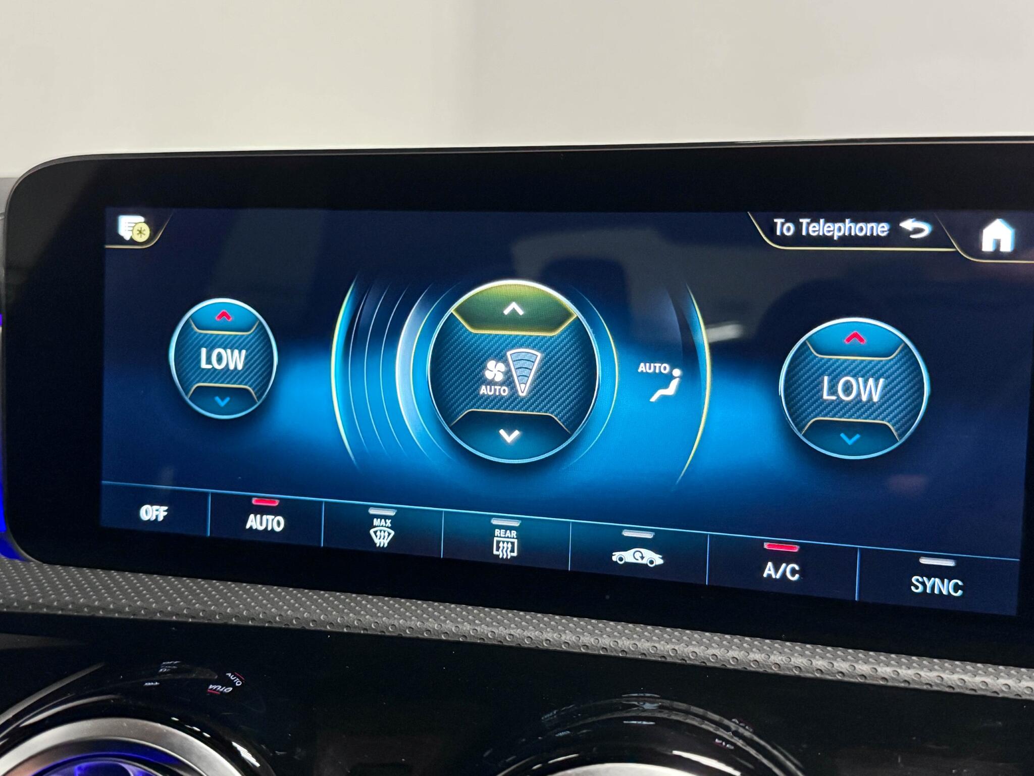 Mercedes-Benz Cla view 42