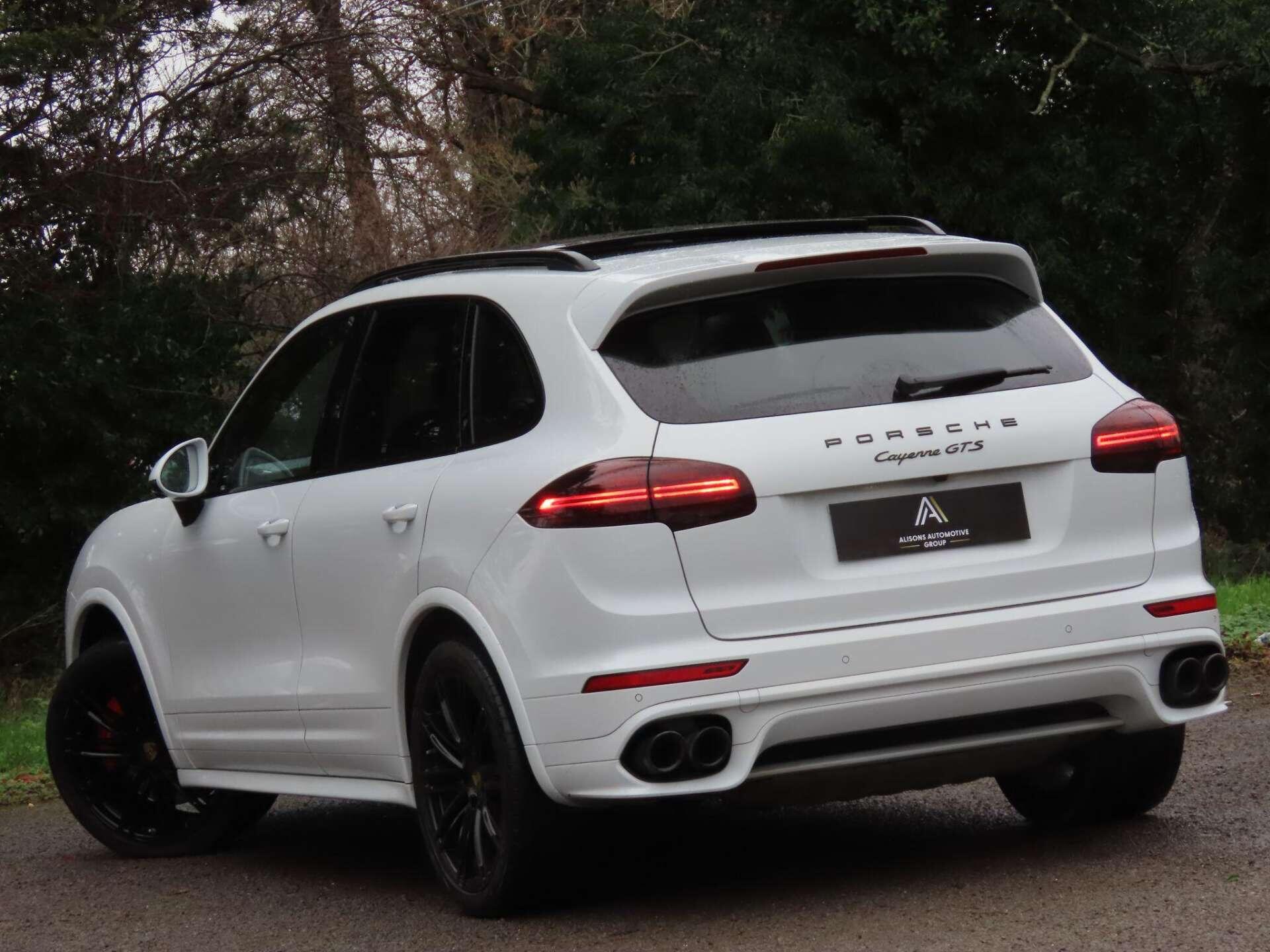 Porsche Cayenne view 7
