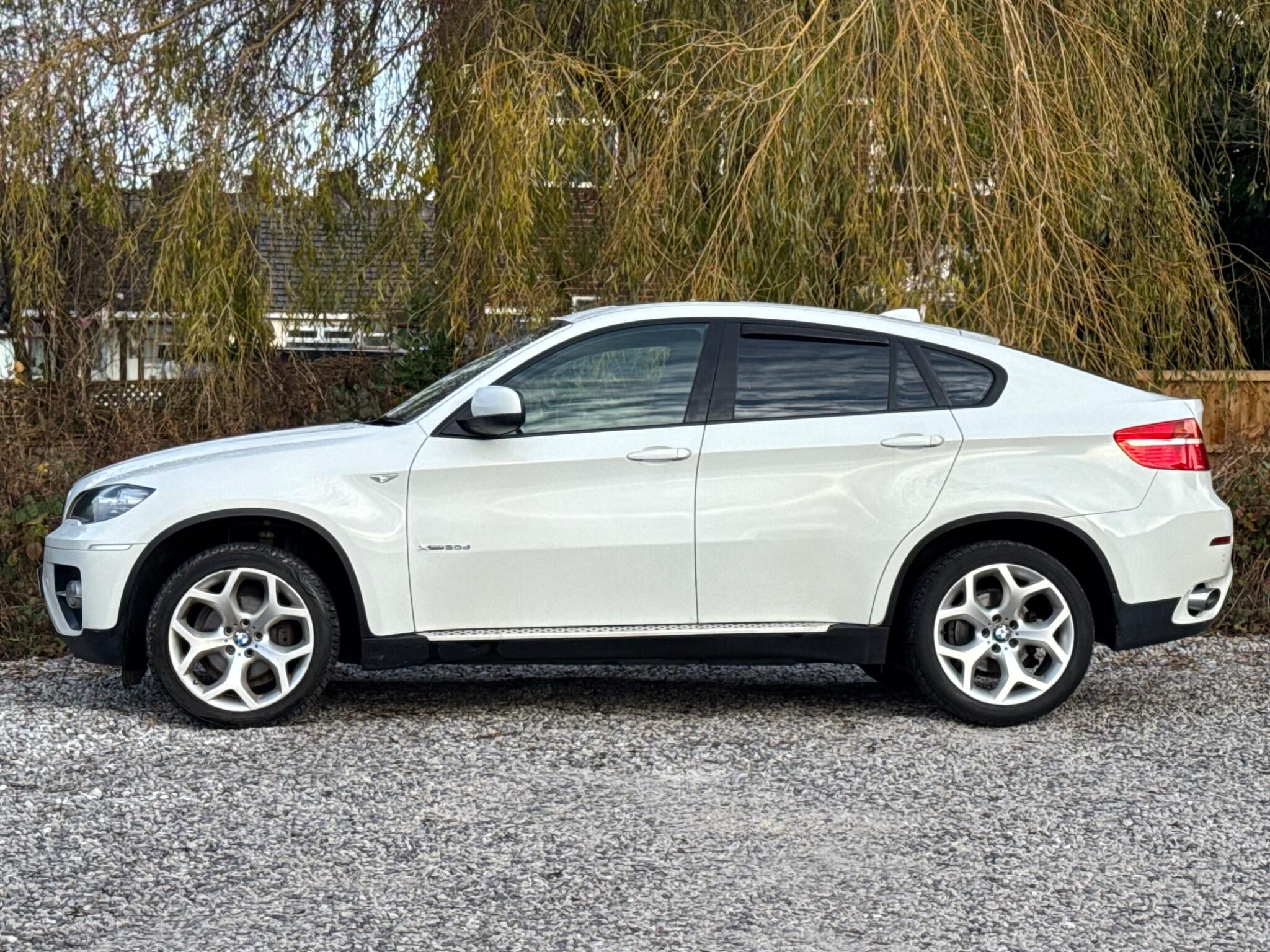 BMW X6 view 13