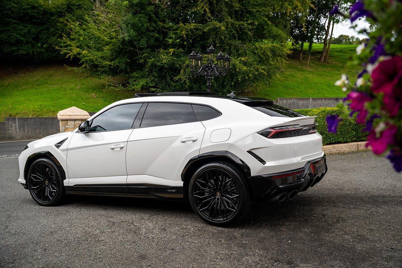 Lamborghini Urus view 103