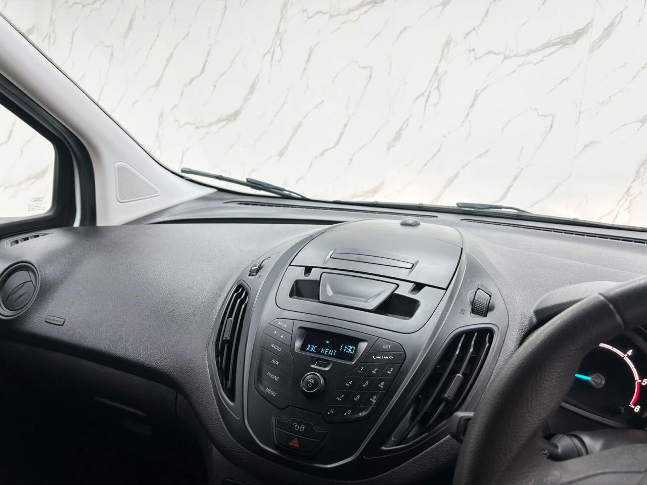 Ford Transit Courier view 15