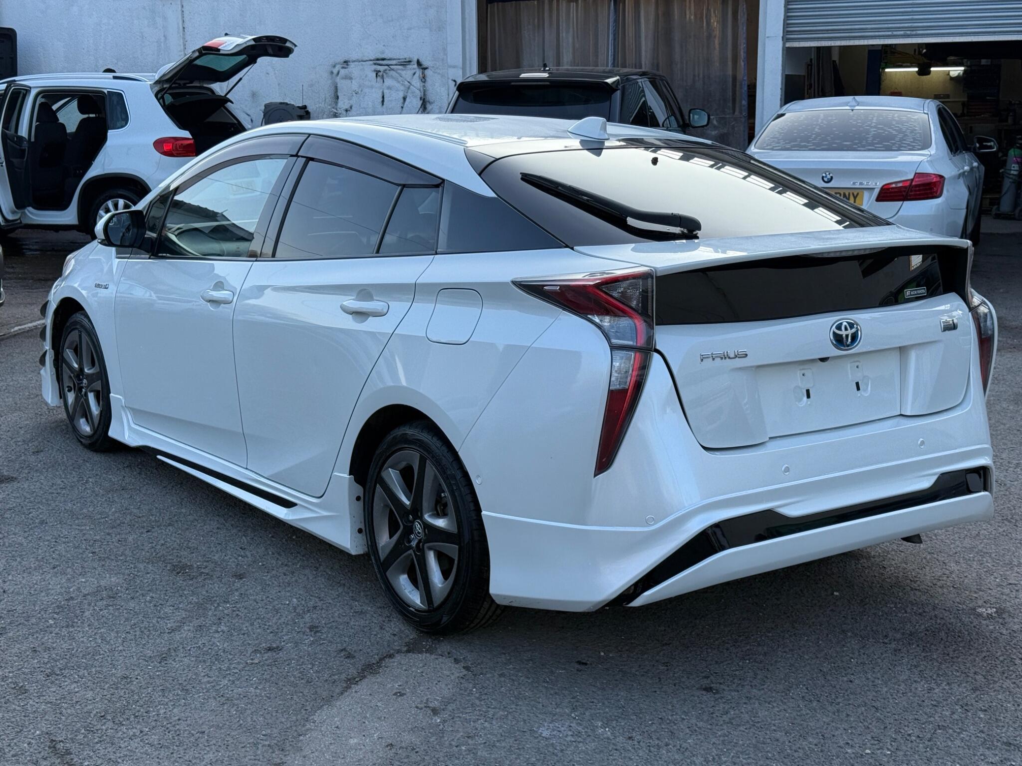 Toyota Prius - Image 14