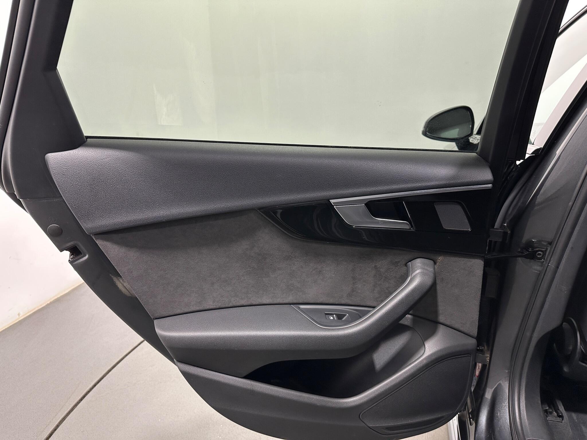 Audi A4 view 40