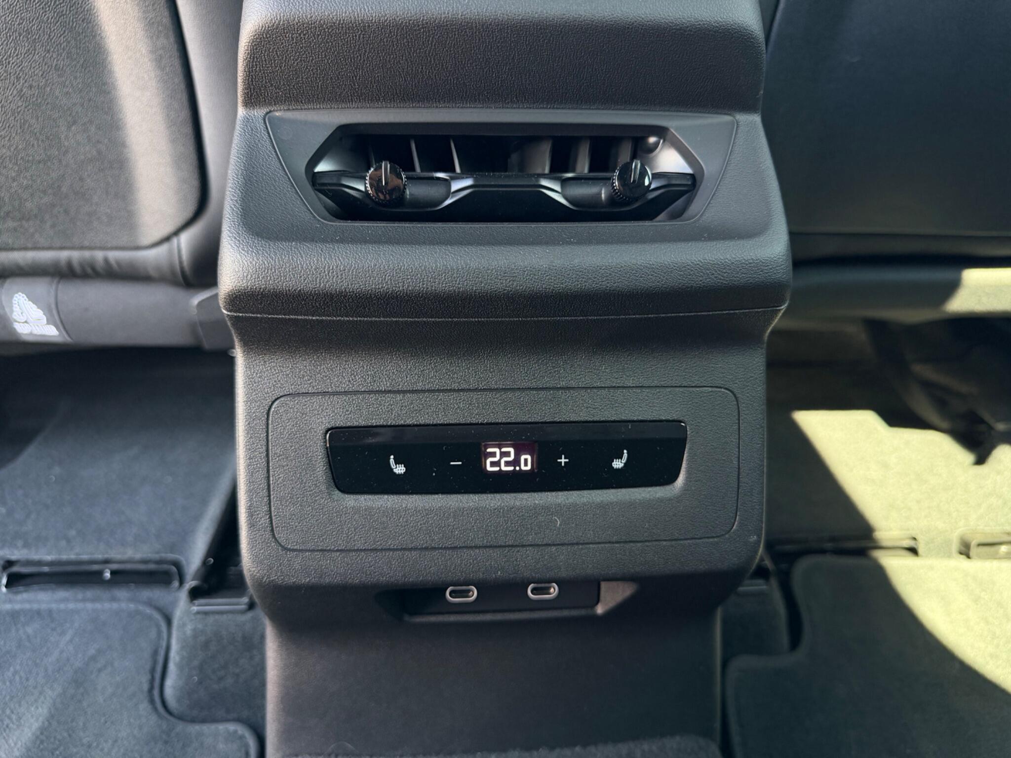 Audi E-Tron view 25