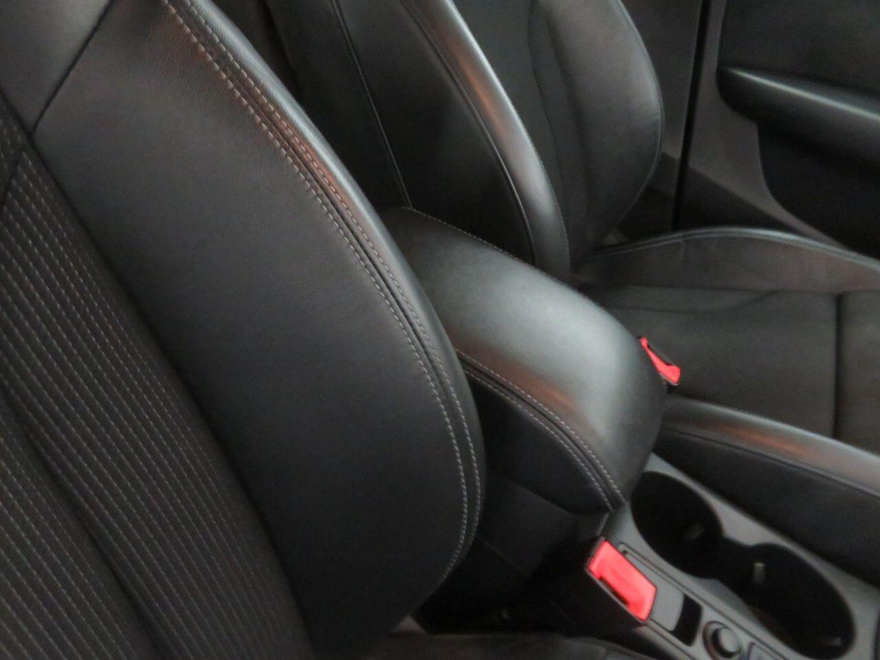 Audi Q3 view 42