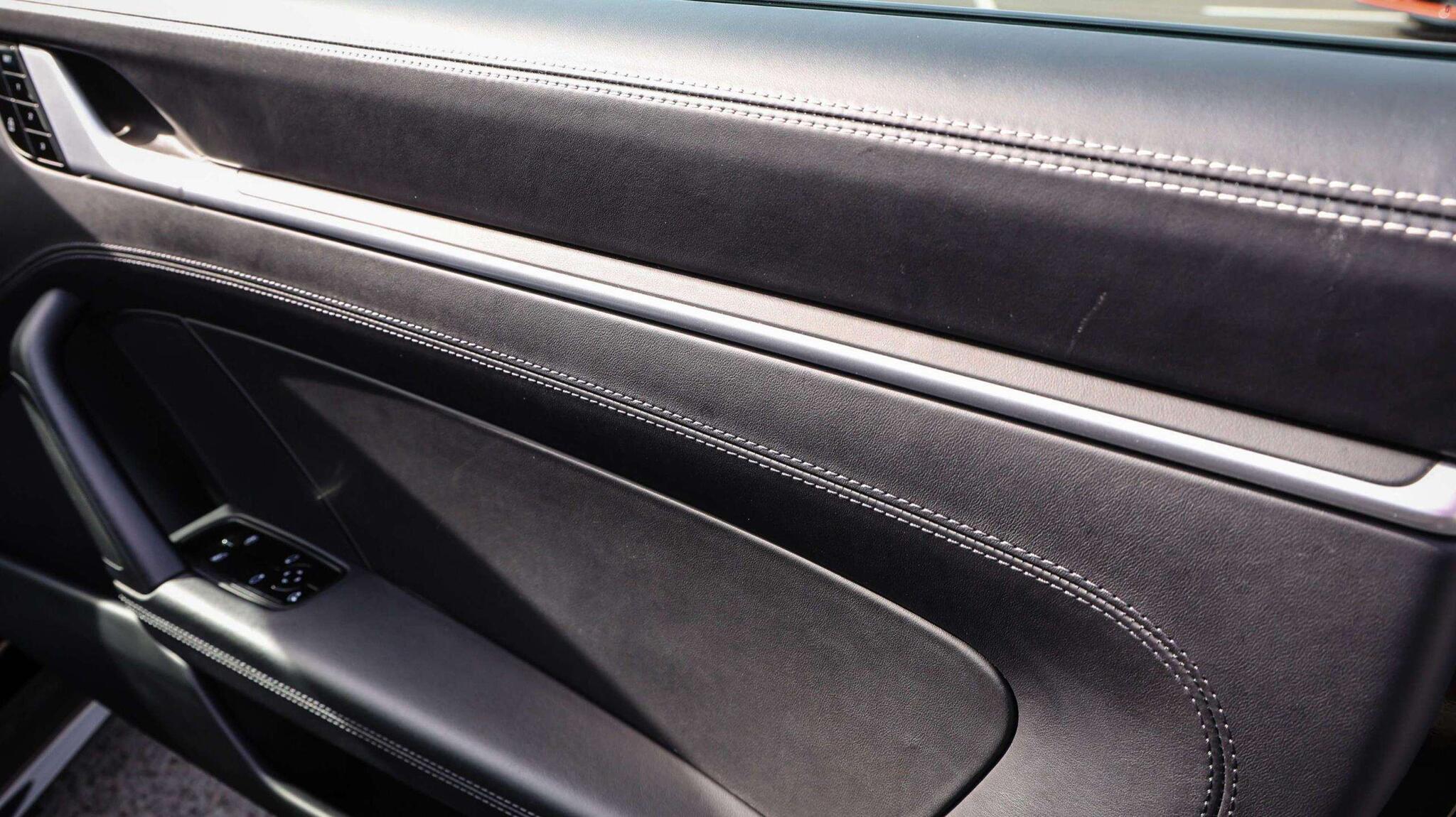Porsche 911 view 30