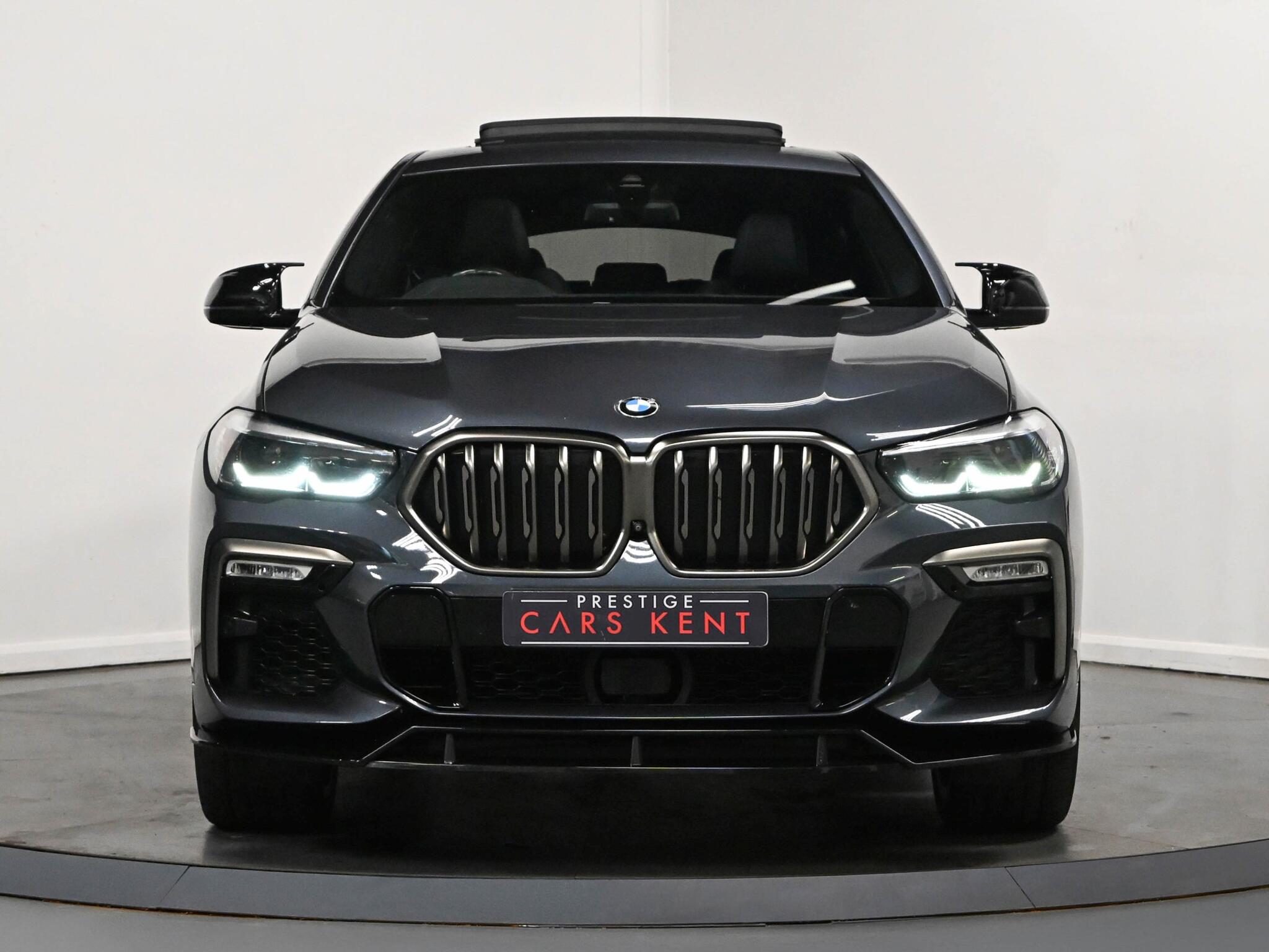 BMW X6 view 21