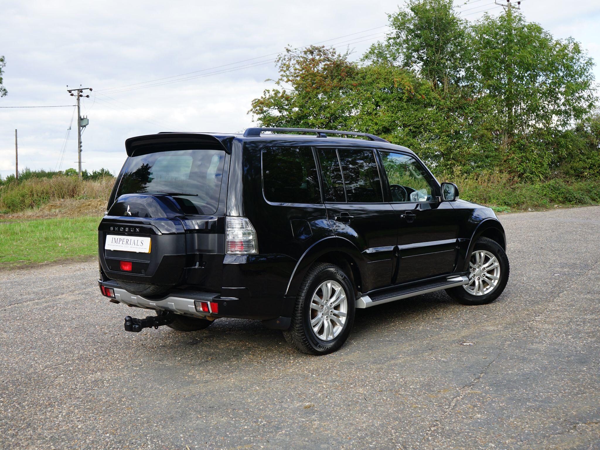 Mitsubishi Shogun view 4
