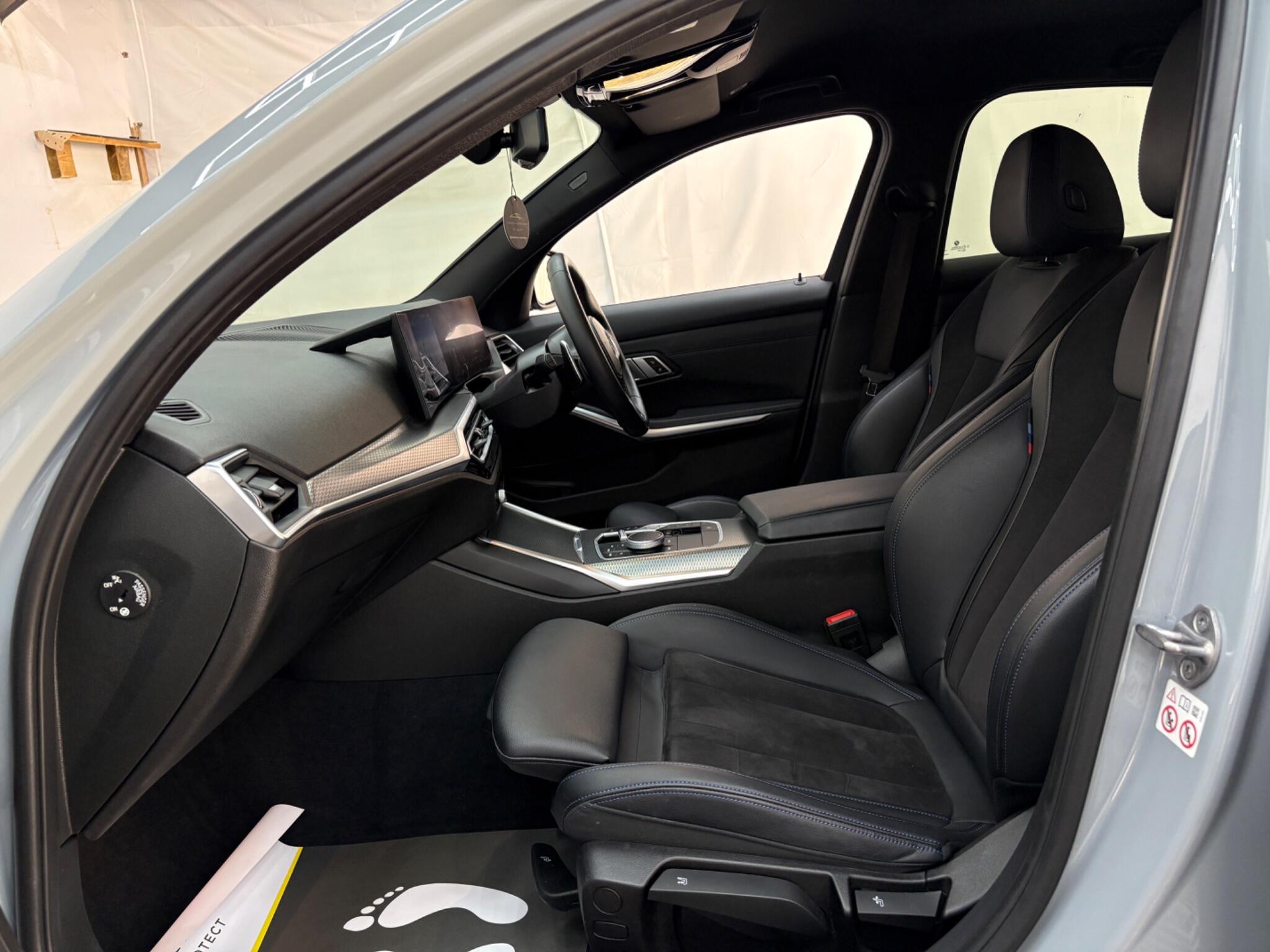 BMW 3 Series view 44