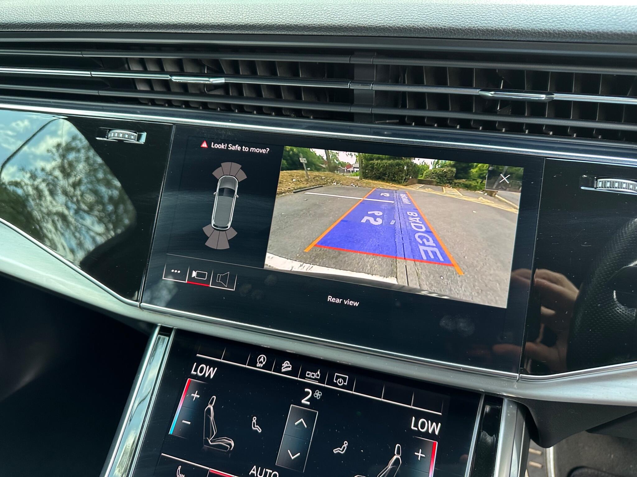 Audi SQ7 view 29