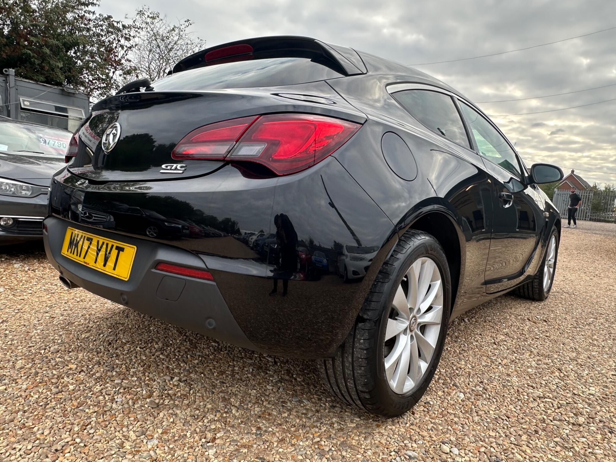 Vauxhall Astra GTC view 11