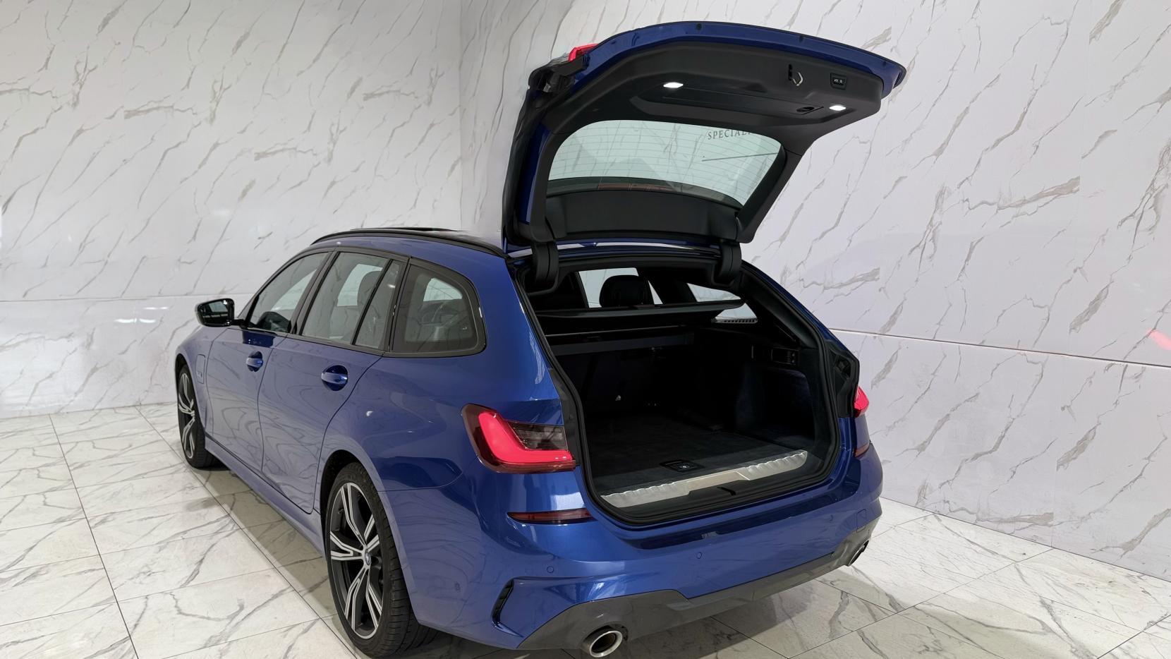 BMW 3 Series view 43