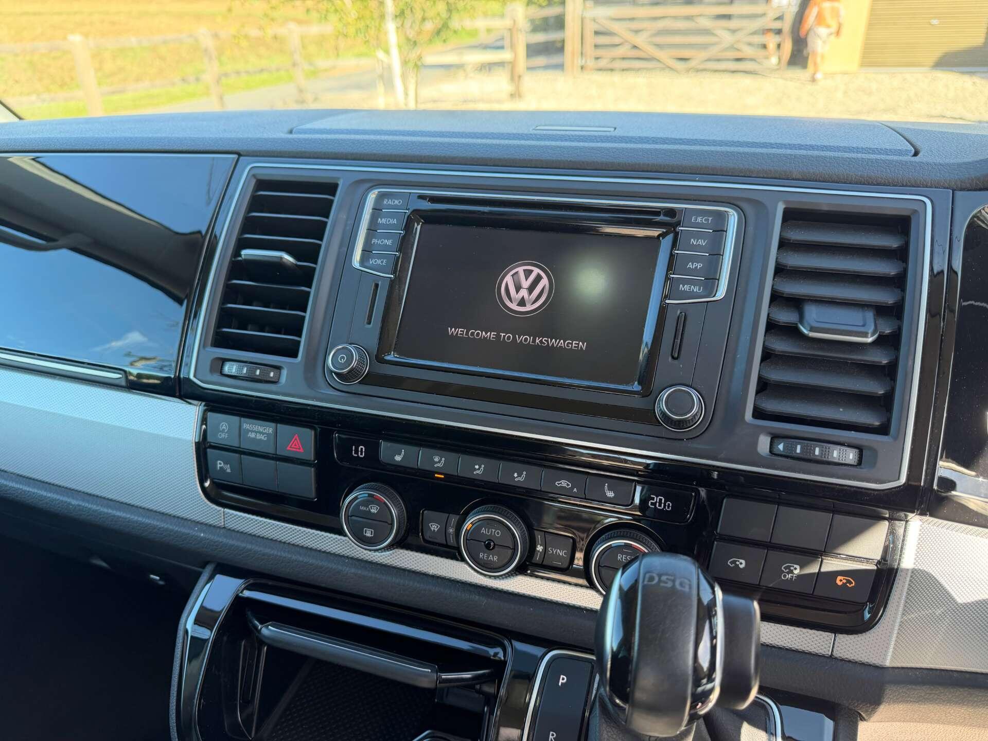 Volkswagen Caravelle view 22