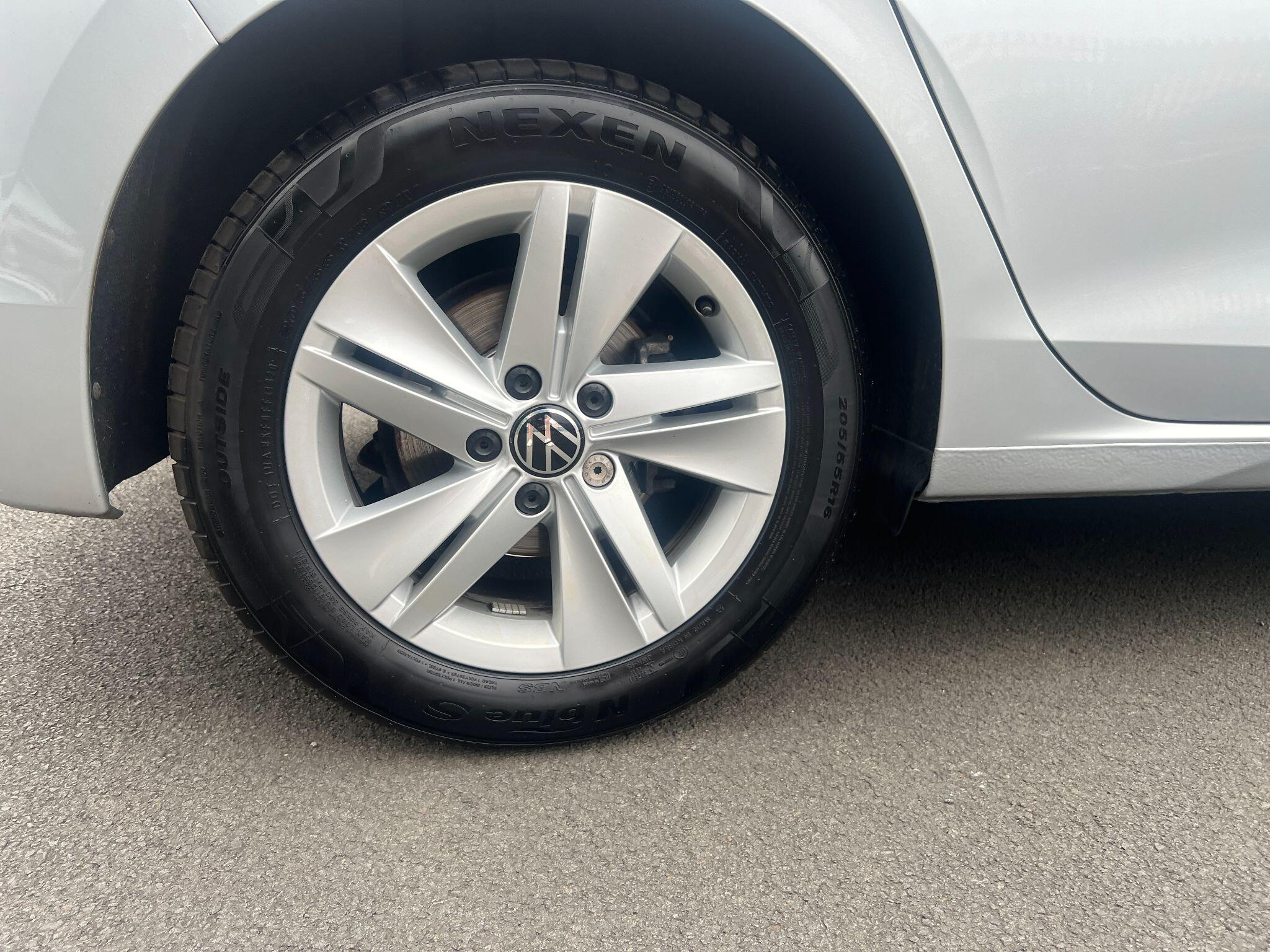 Volkswagen Golf view 24