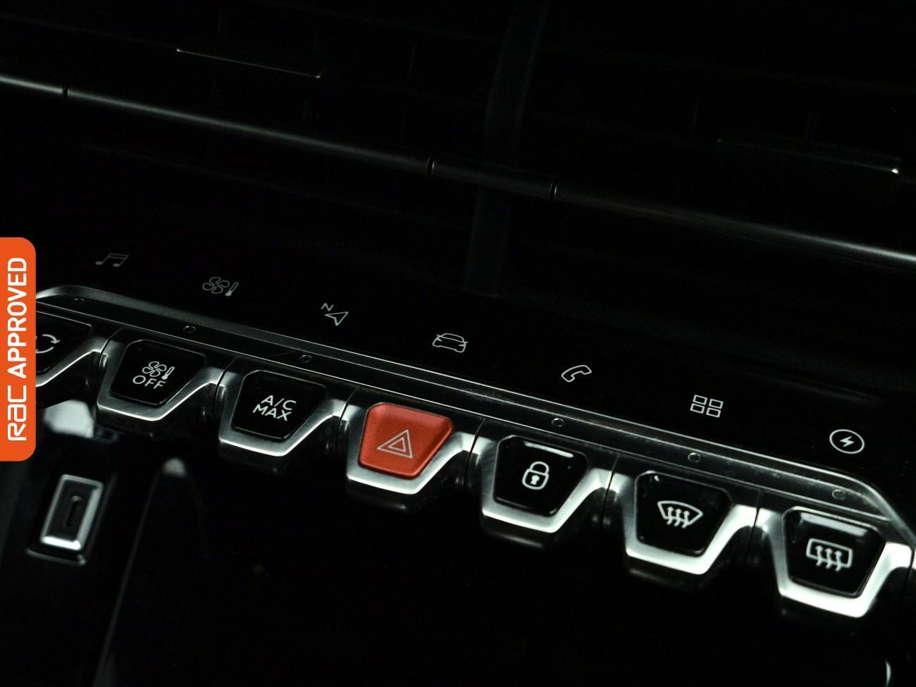Peugeot E-2008 view 18