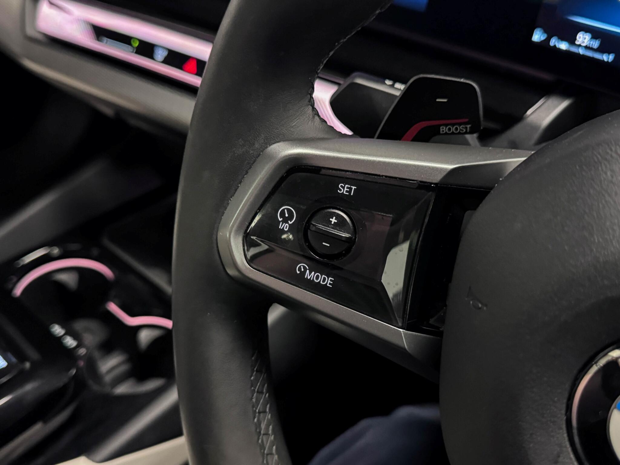 BMW 5 Series view 13