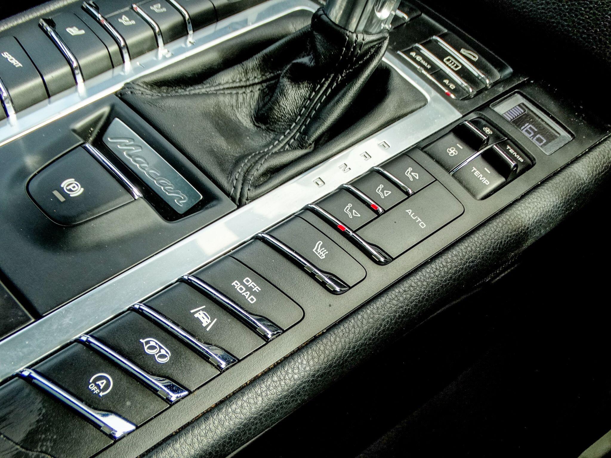 Porsche Macan view 25