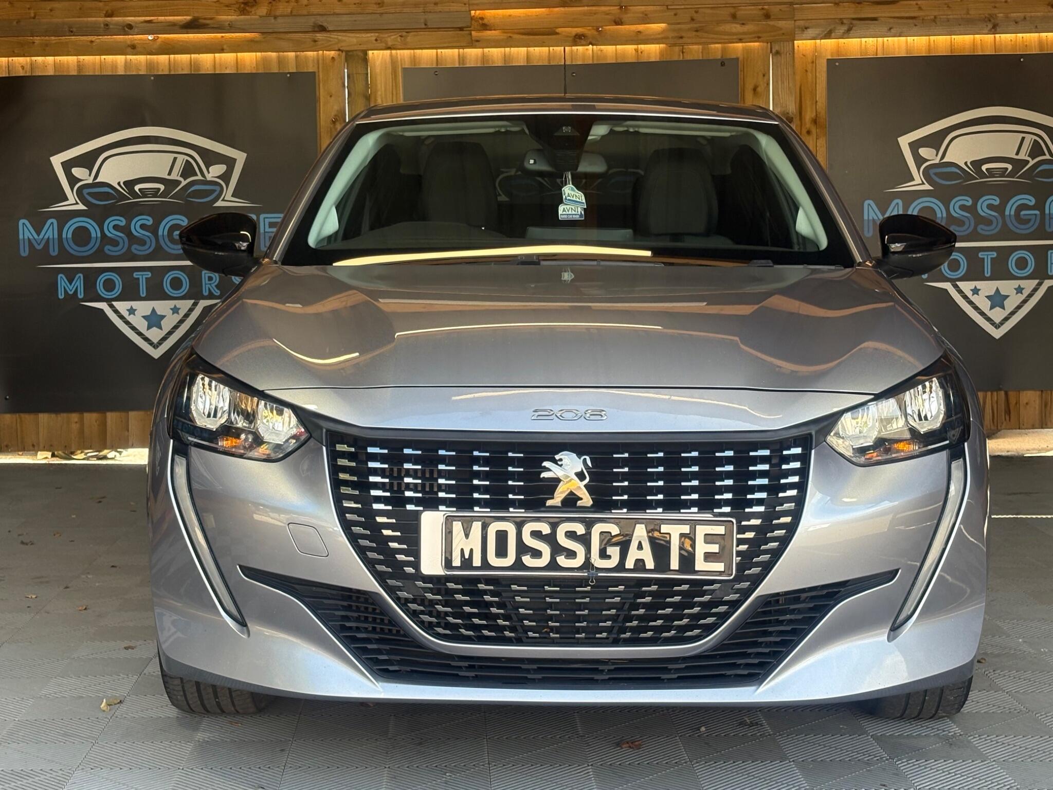 Peugeot 208 view 4