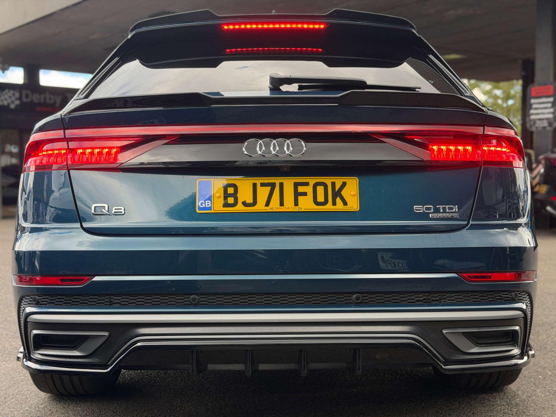 Audi Q8 view 7