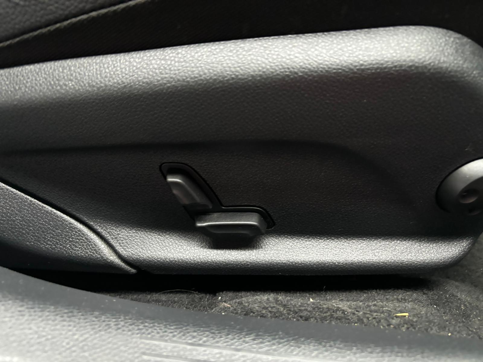 Mercedes-Benz C Class view 24