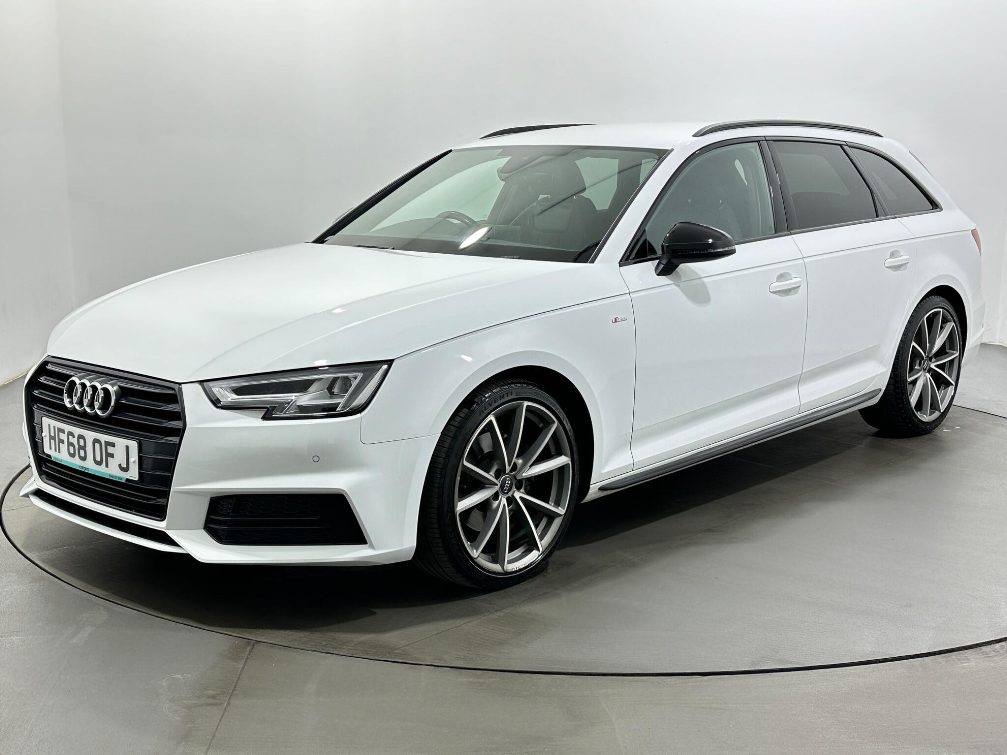 Audi A4 view 4