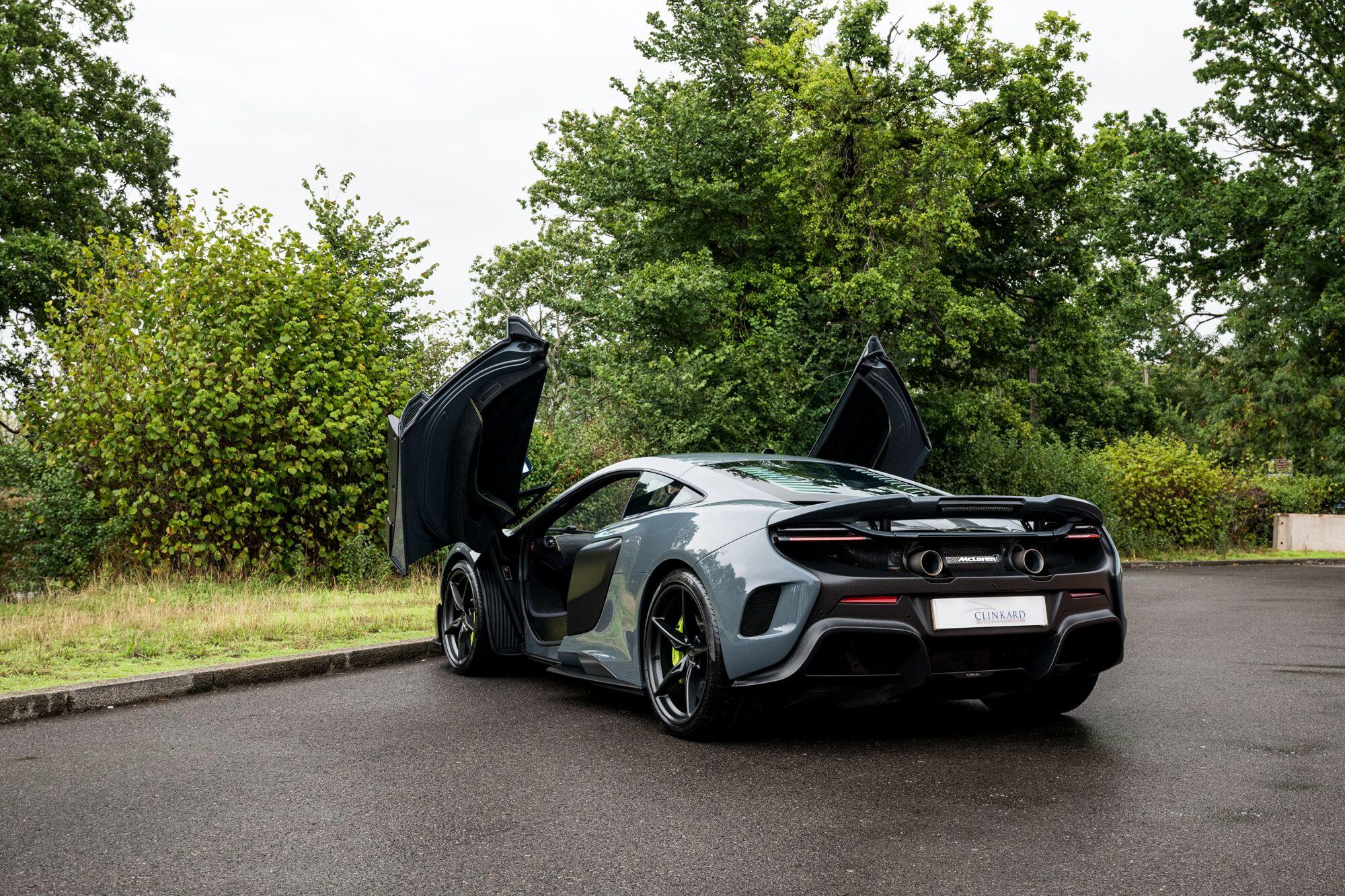 McLaren 675LT view 8