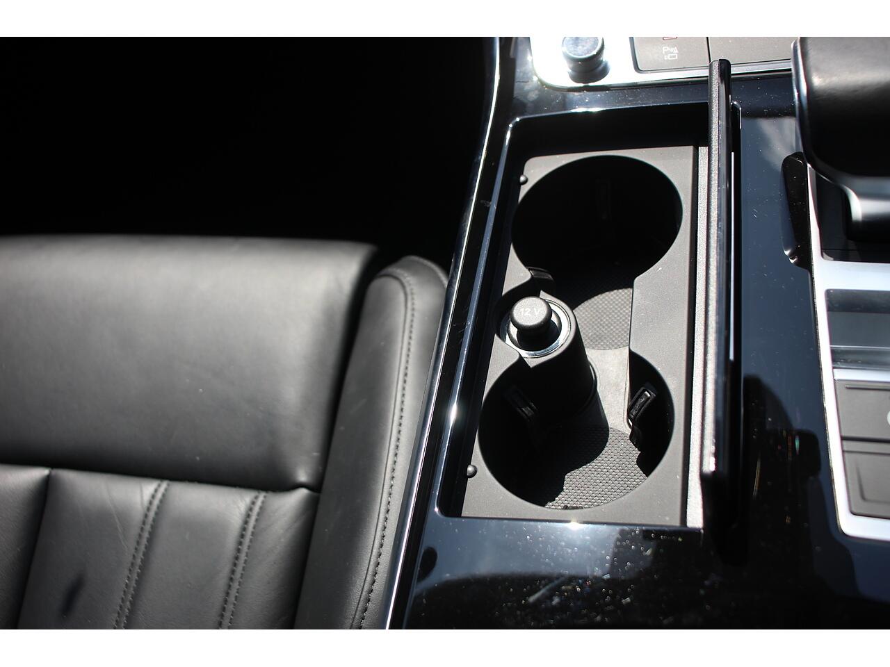 Audi A8 view 28