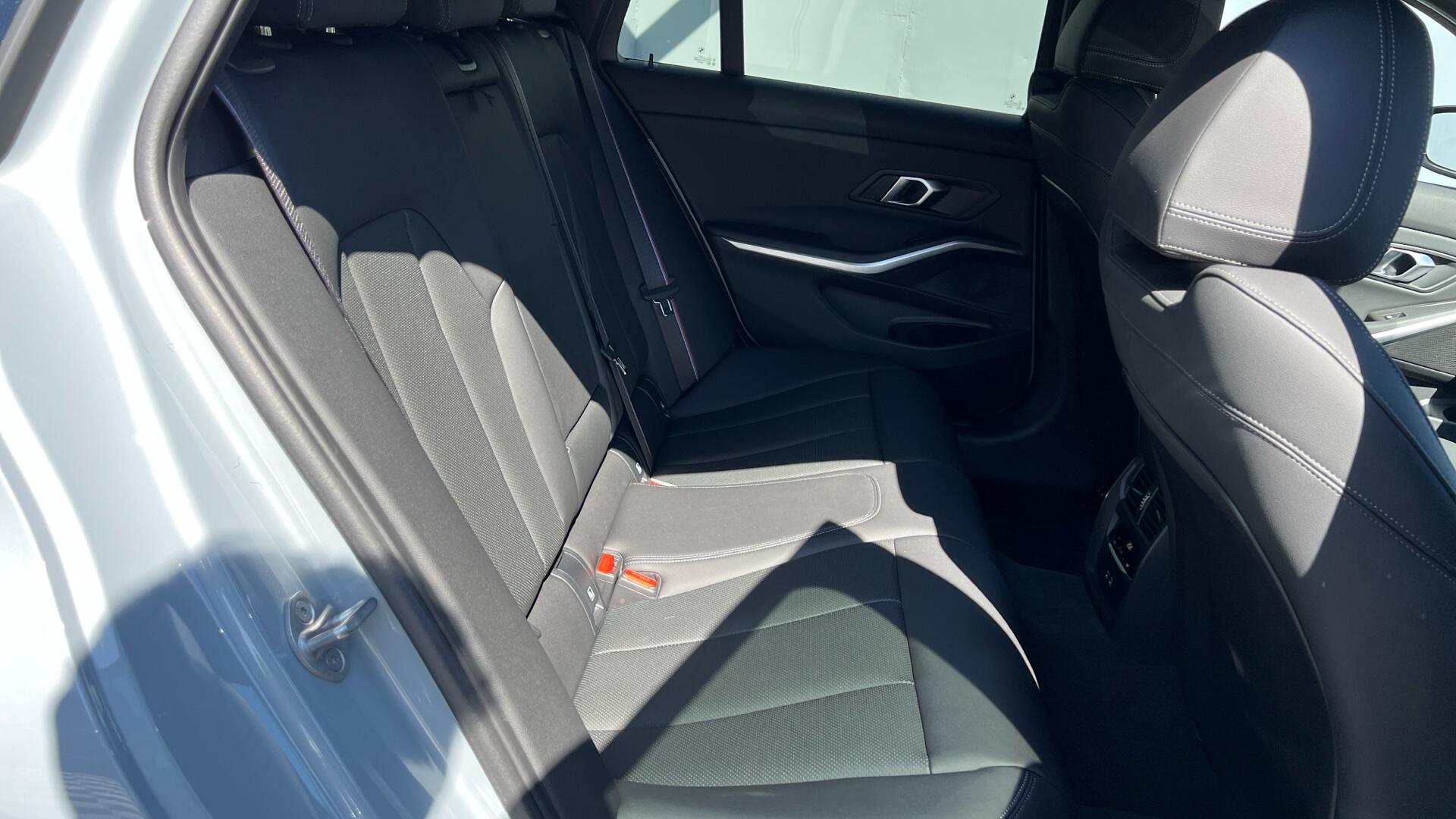 BMW 3 Series view 12