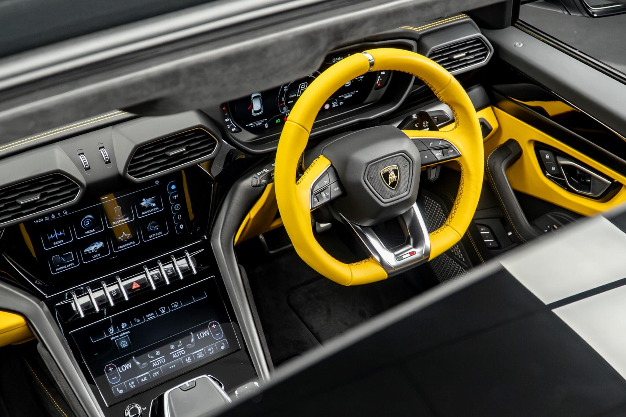 Lamborghini Urus view 41