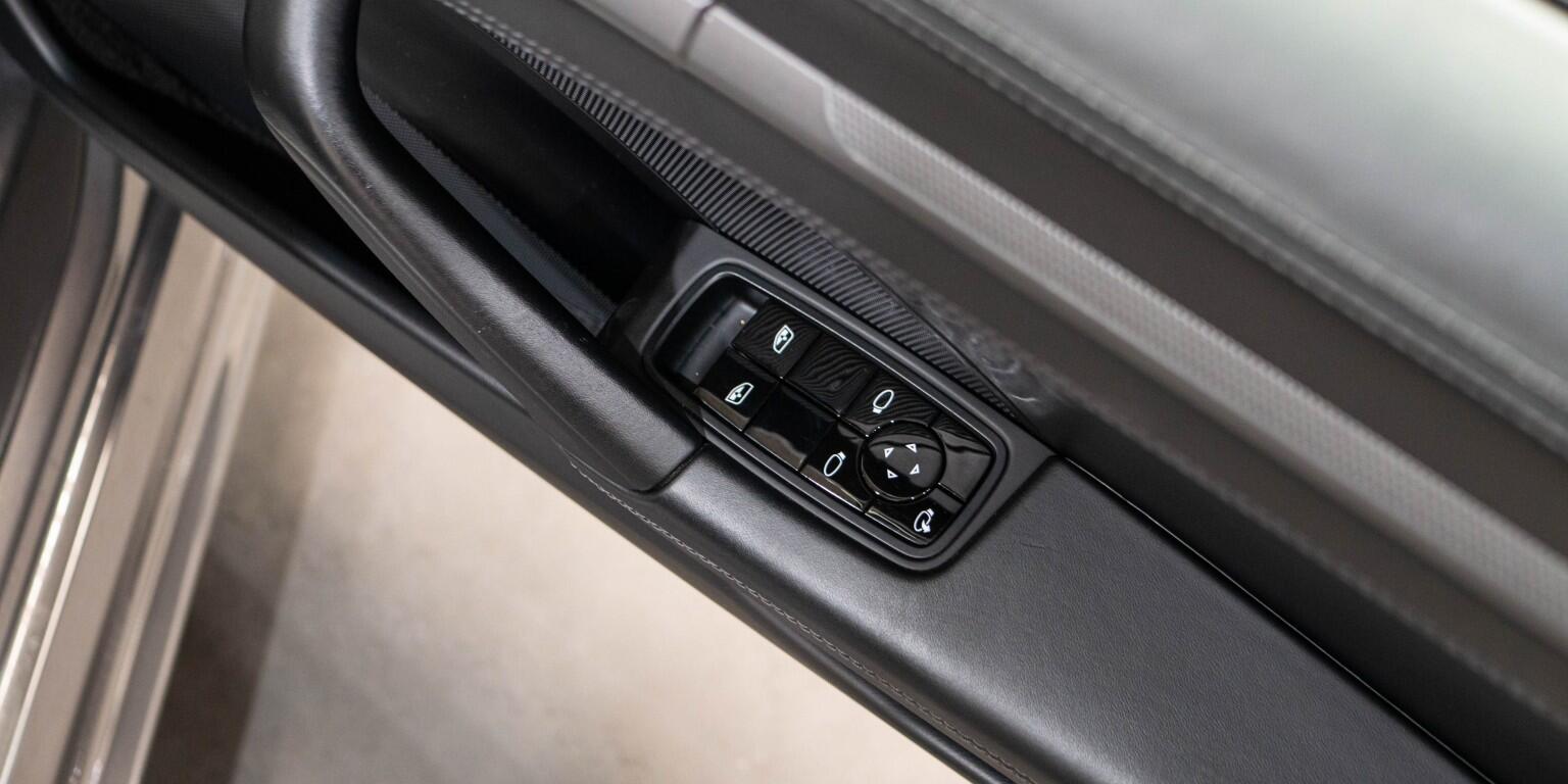 Porsche 911 view 24