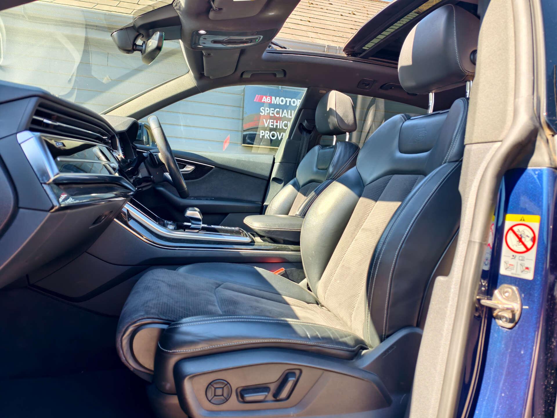 Audi Q8 view 33