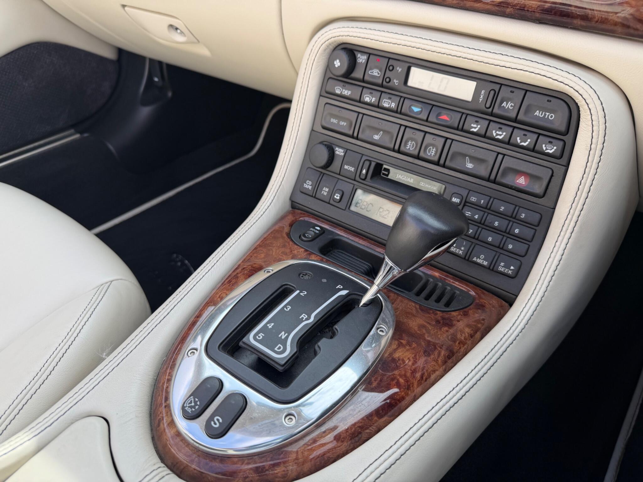 Jaguar XK8 view 33