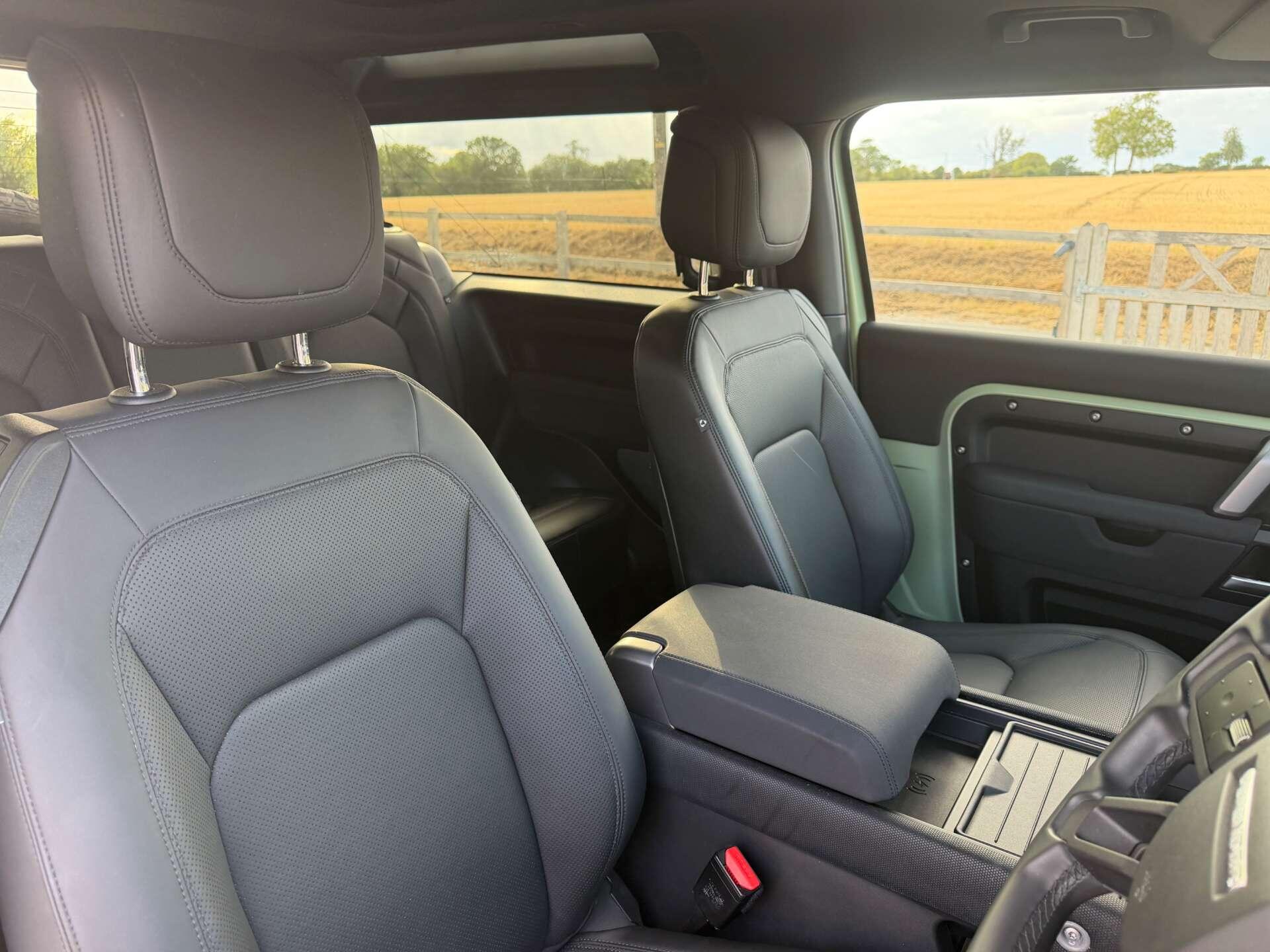 Land Rover Defender view 19