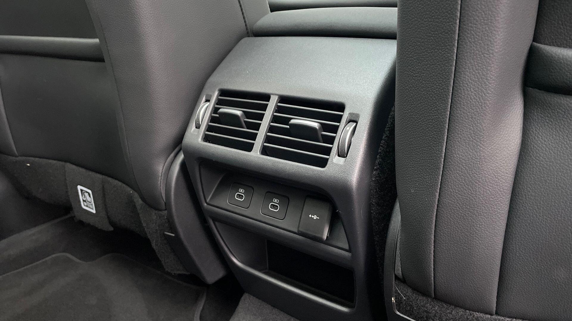 Land Rover Discovery Sport view 18