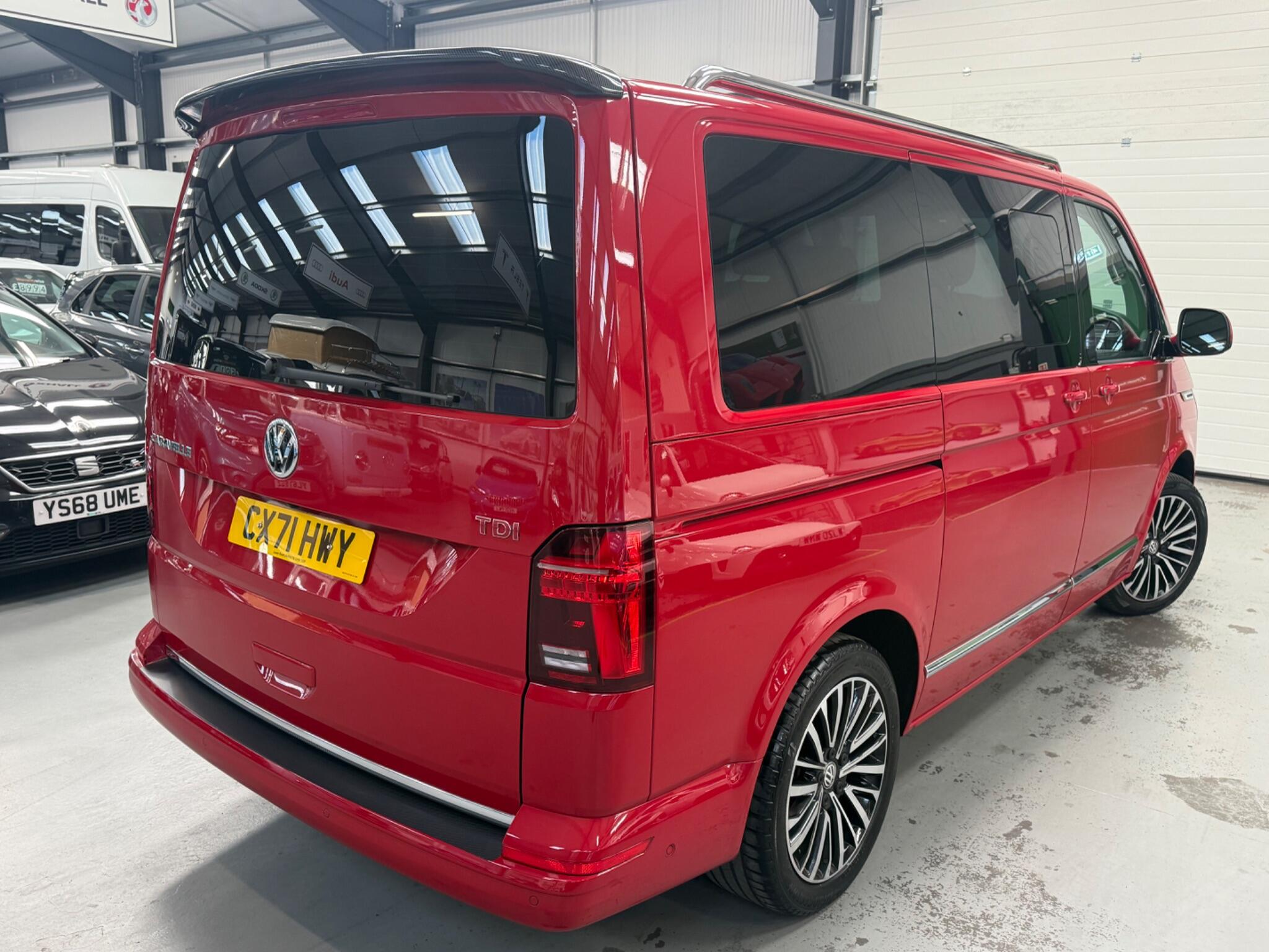 Volkswagen Caravelle view 8