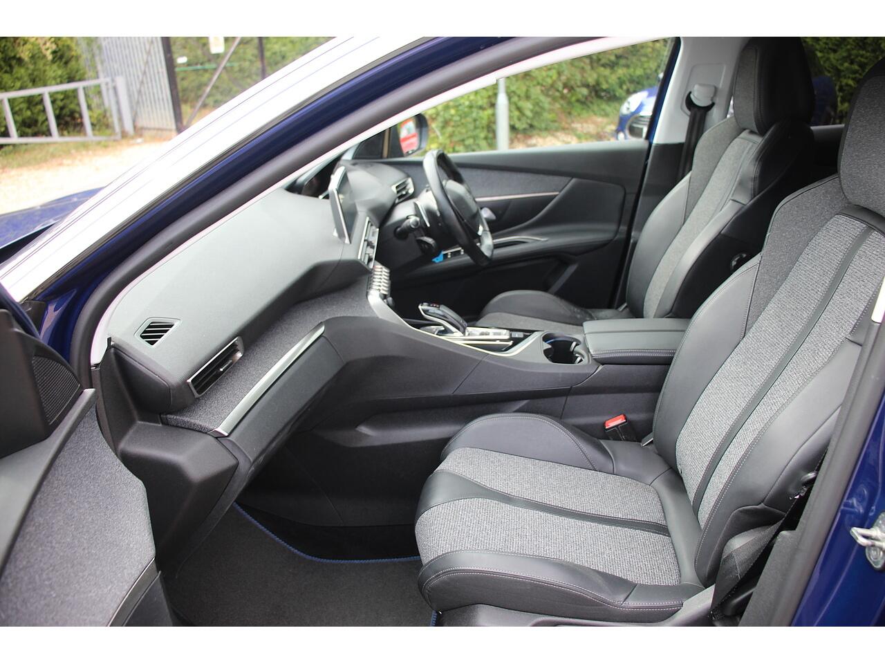 Peugeot 3008 view 16
