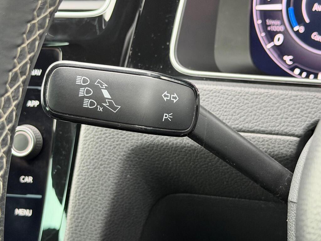 Volkswagen Golf view 48