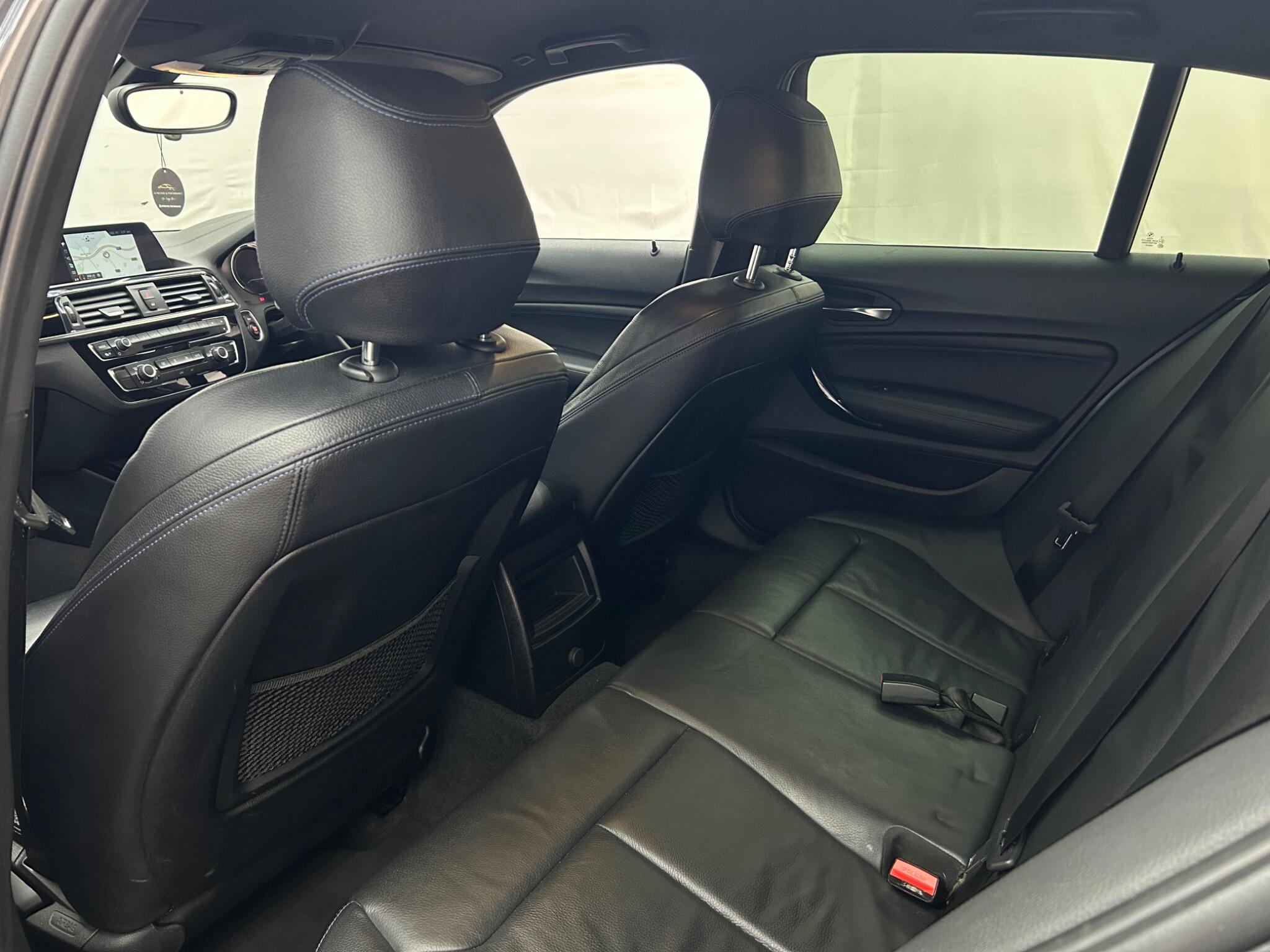 BMW 1 Series view 24