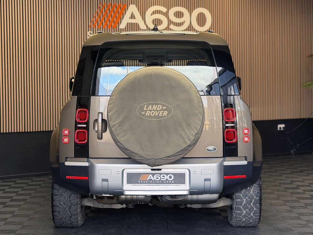 Land Rover Defender 110 view 5