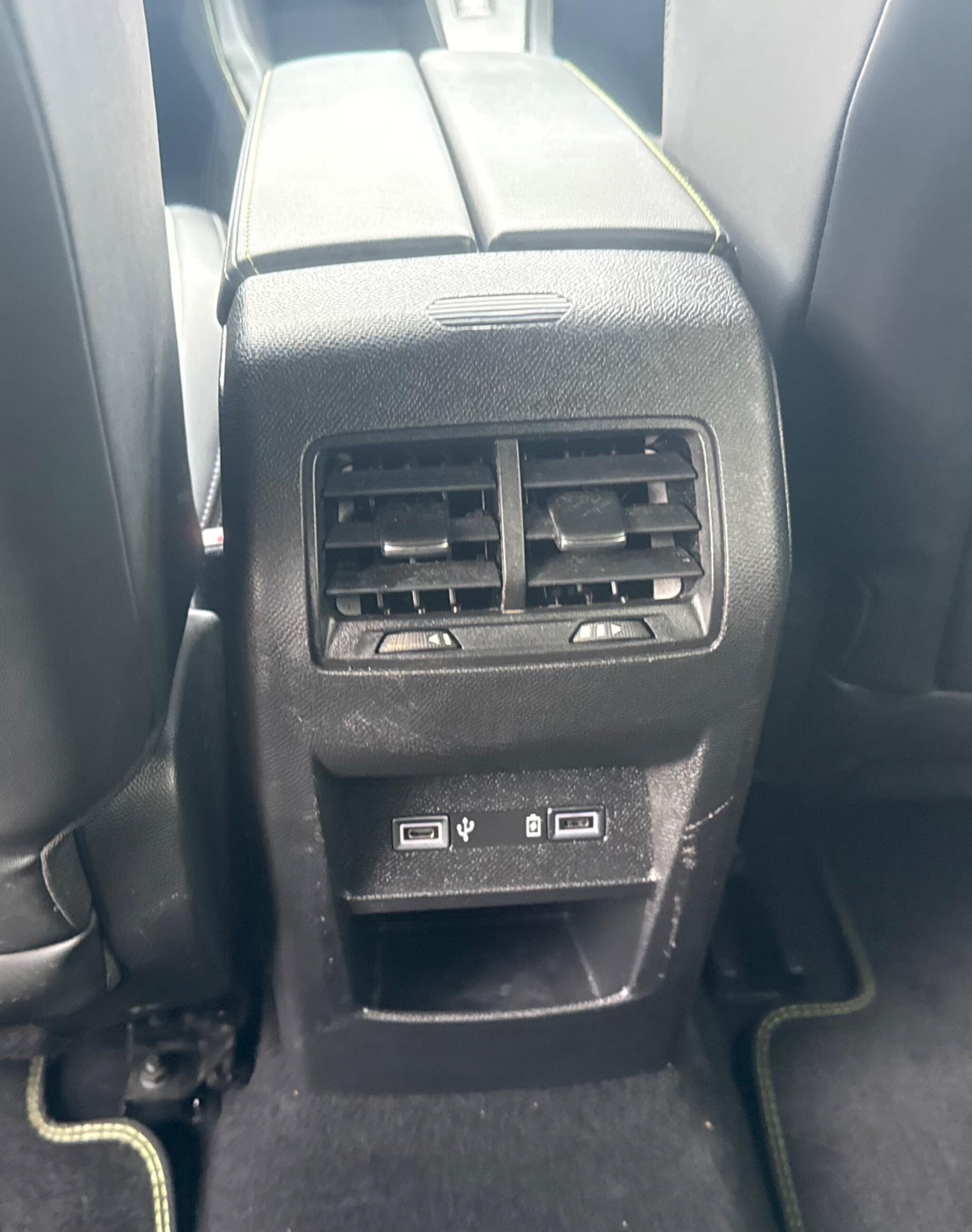 Peugeot 308 view 17