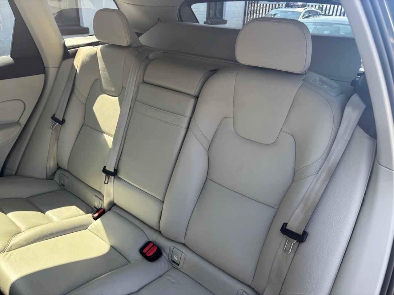 Volvo XC60 view 14